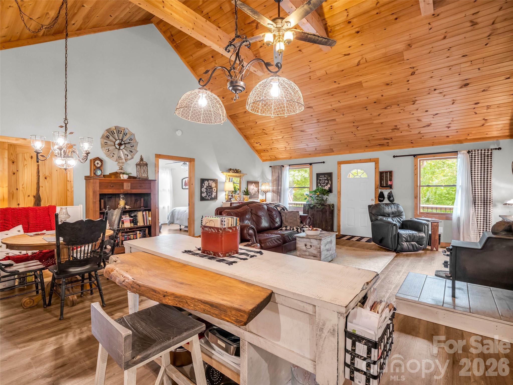 412 Whitestone Circle — Union Mills