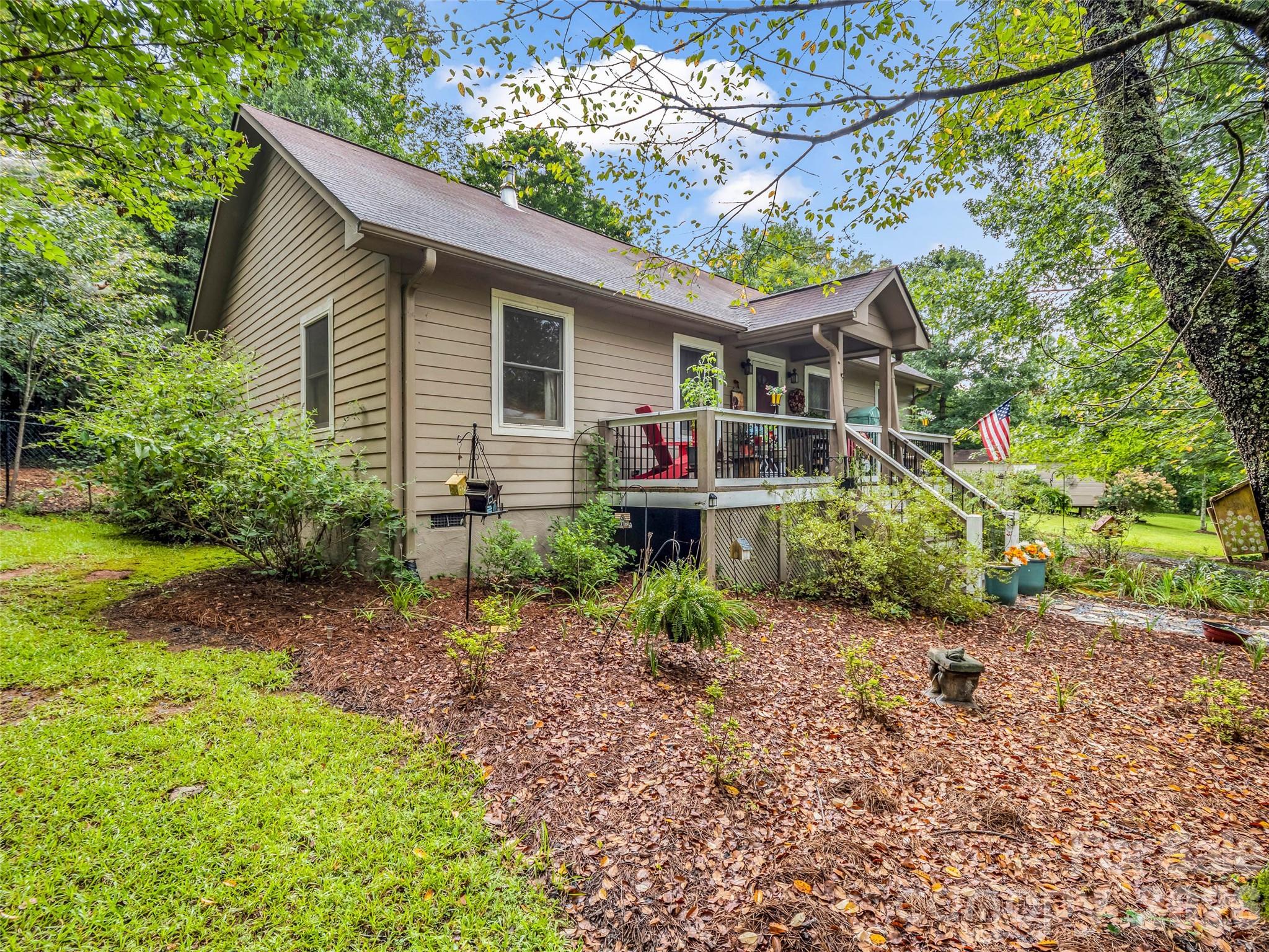 412 Whitestone Circle — Union Mills