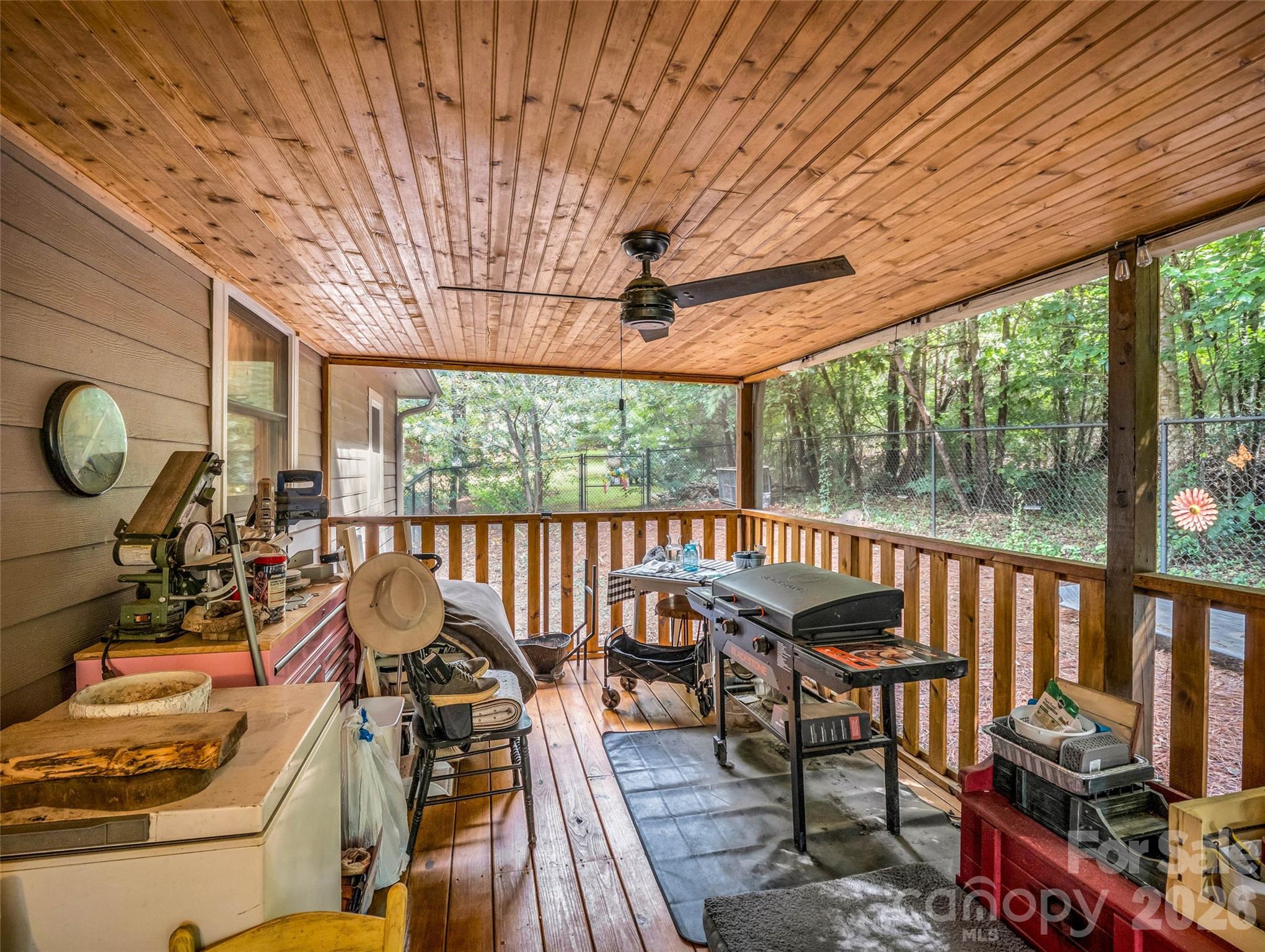412 Whitestone Circle — Union Mills