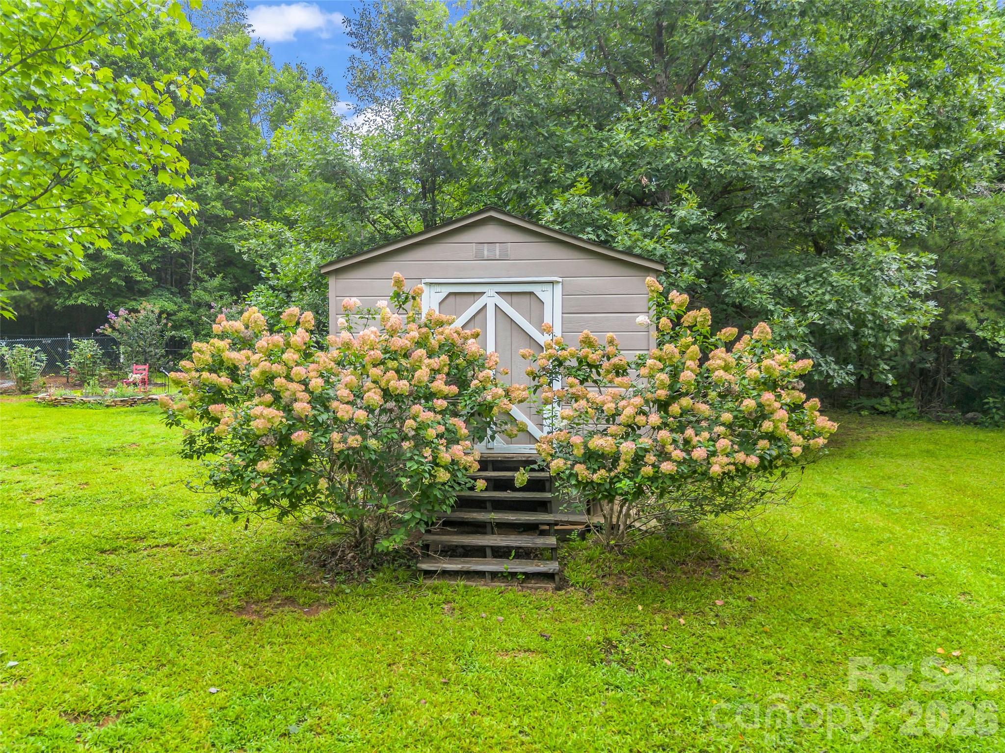 412 Whitestone Circle — Union Mills