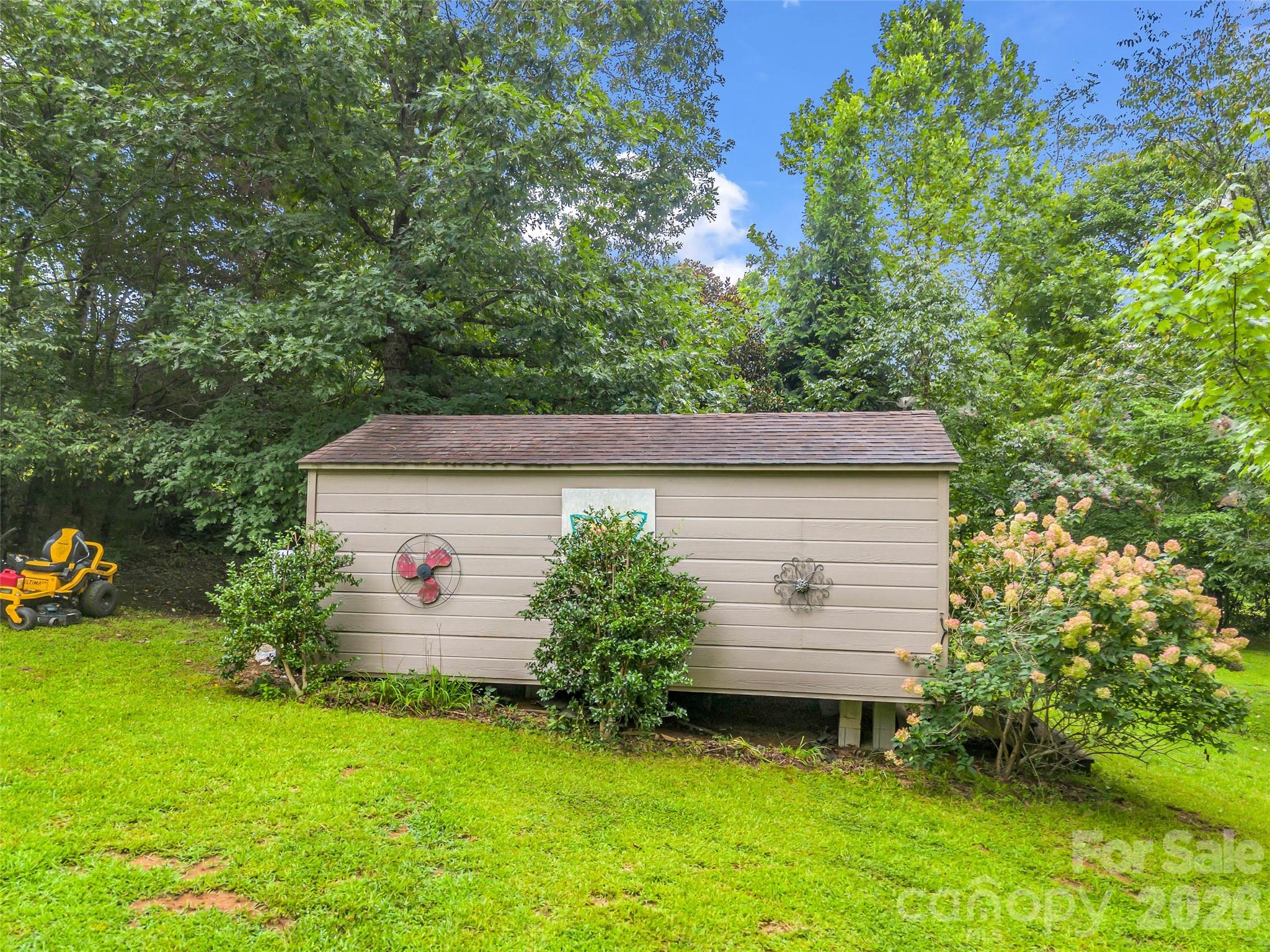 412 Whitestone Circle — Union Mills