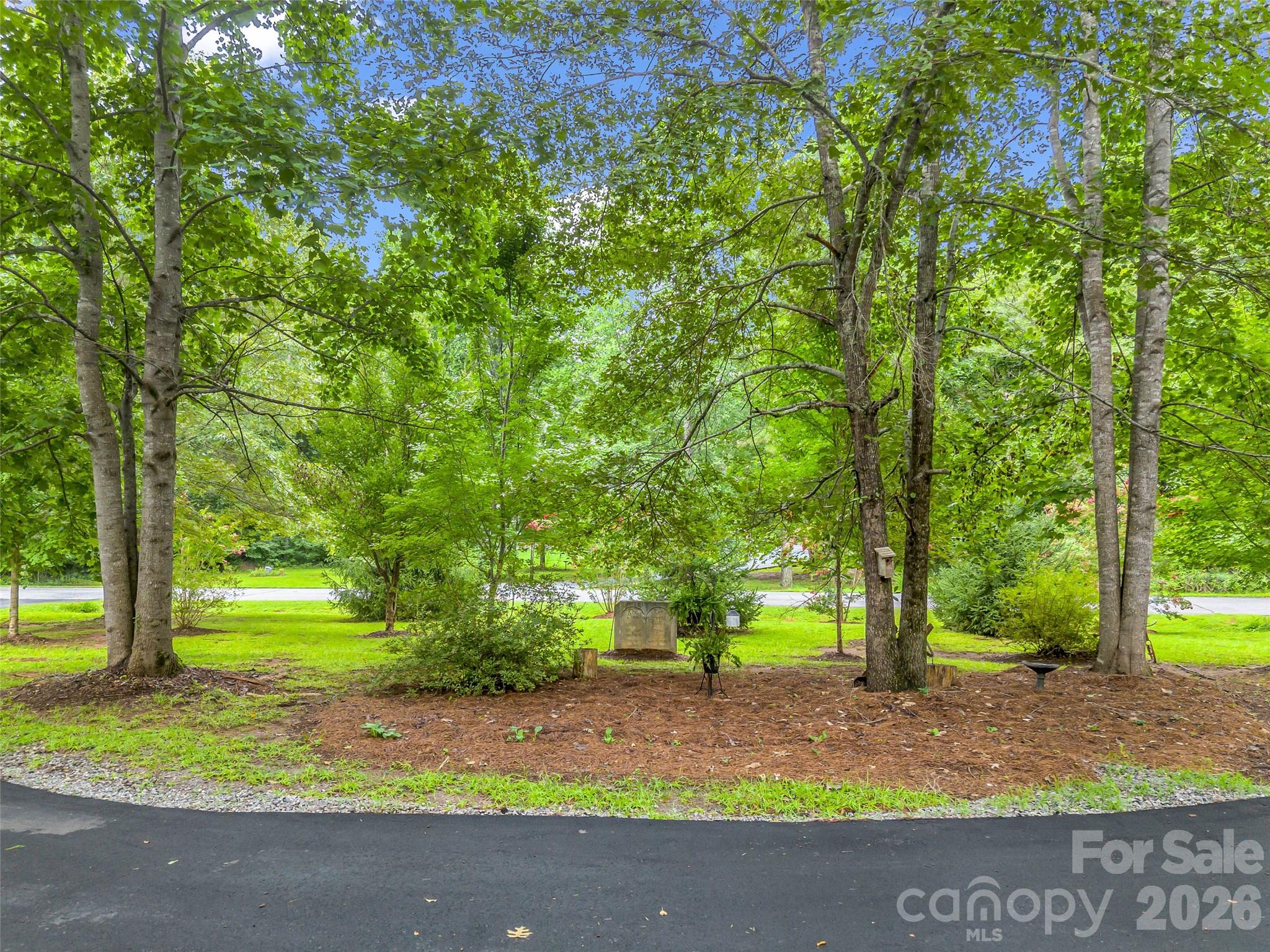 412 Whitestone Circle — Union Mills