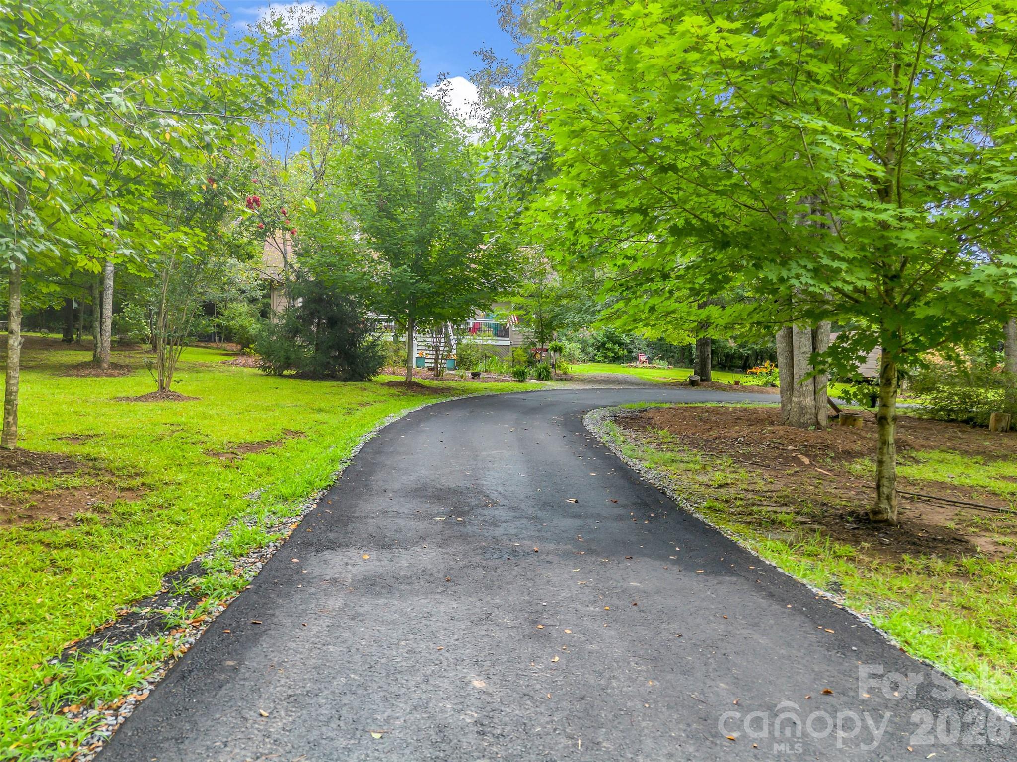 412 Whitestone Circle — Union Mills