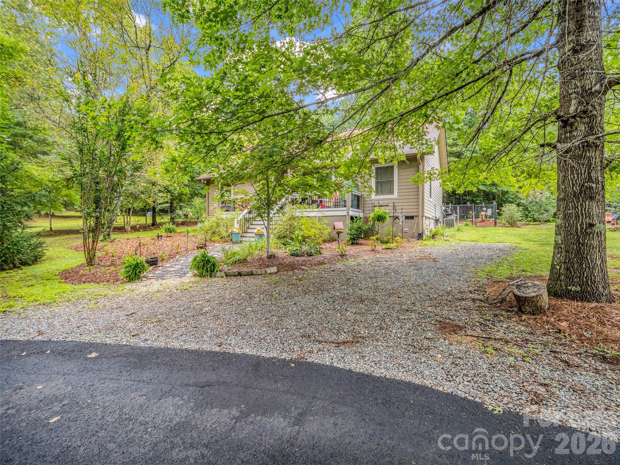 412 Whitestone Circle — Union Mills