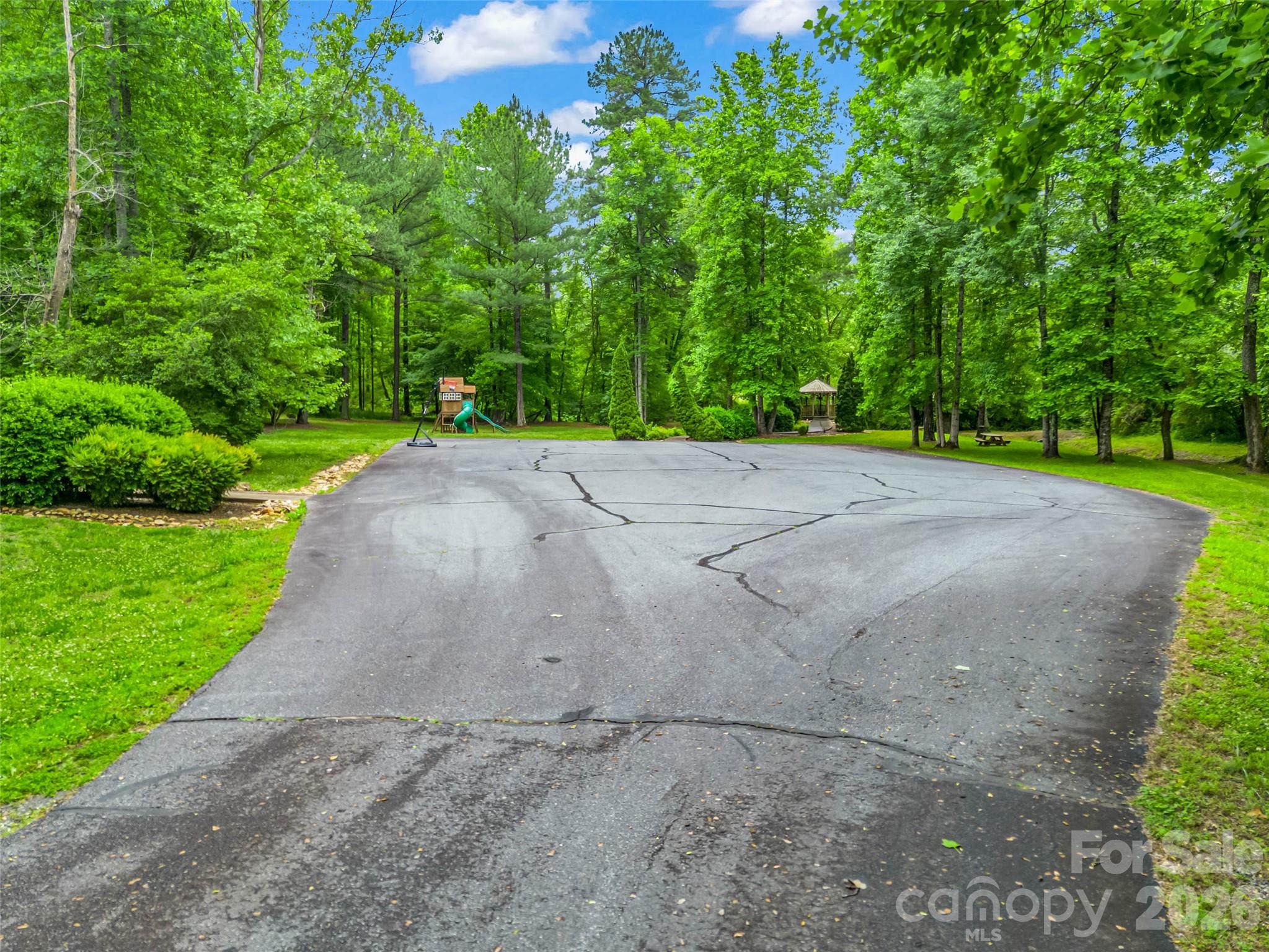 412 Whitestone Circle — Union Mills