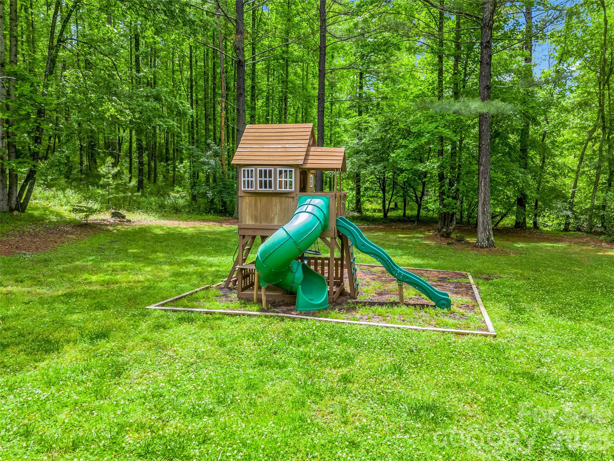 412 Whitestone Circle — Union Mills