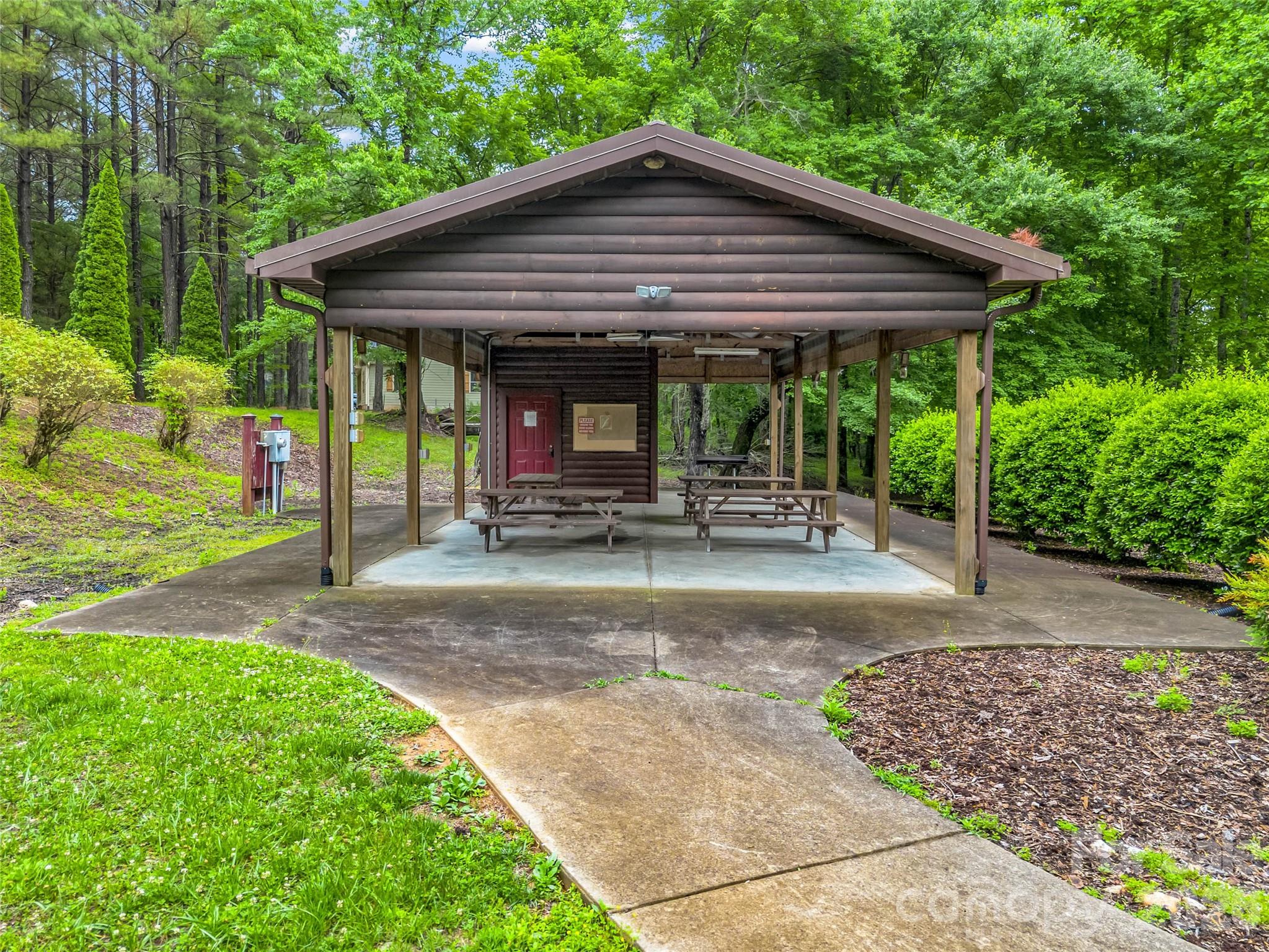 412 Whitestone Circle — Union Mills