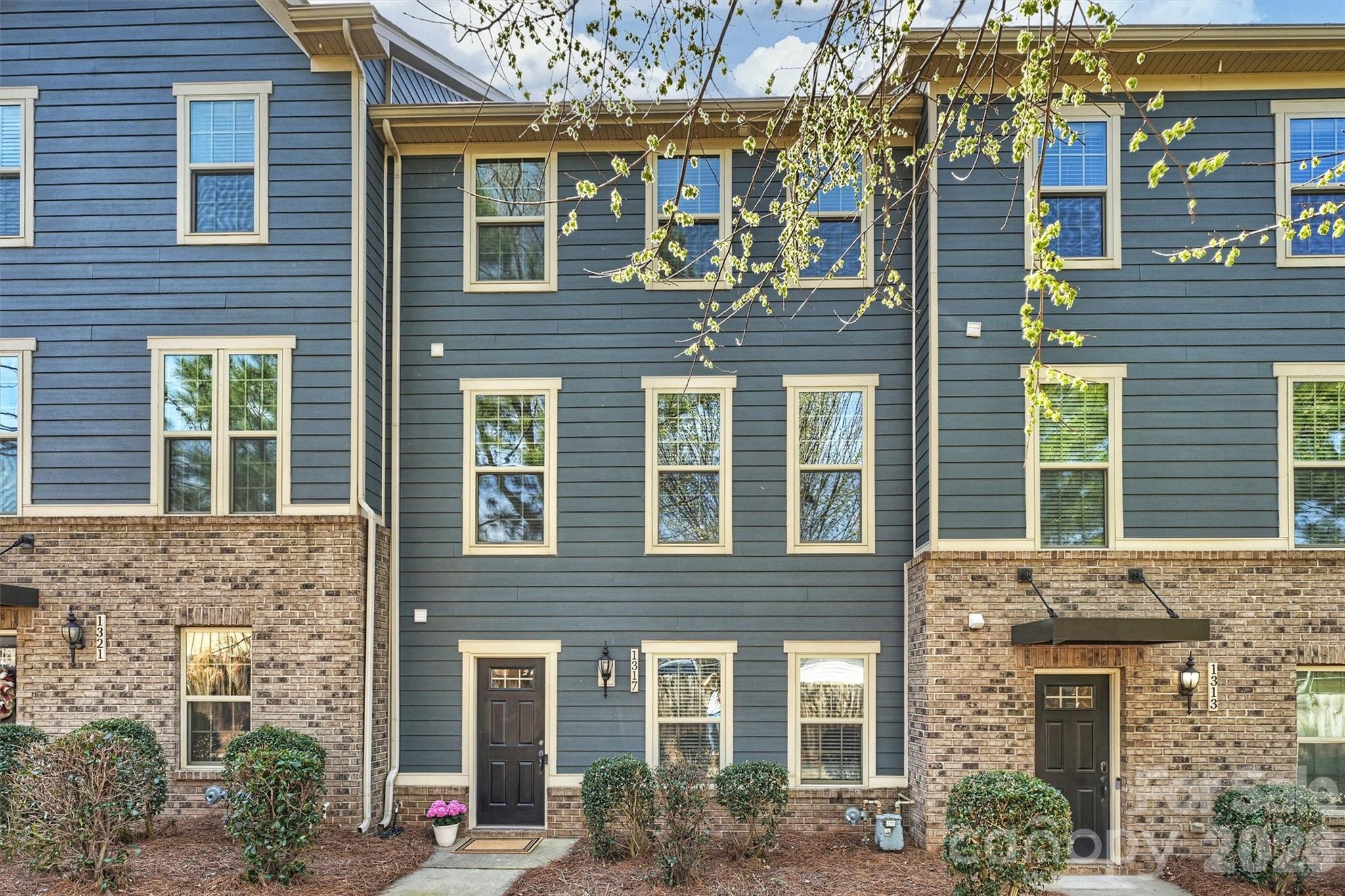 1317 Queen Lyon Court — Charlotte