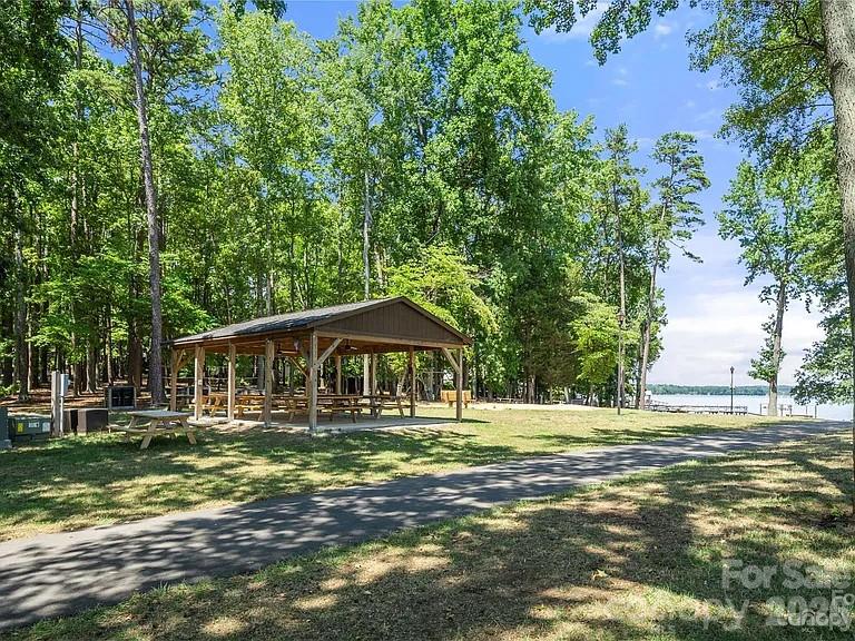 222 Riverview Terrace — Lake Wylie