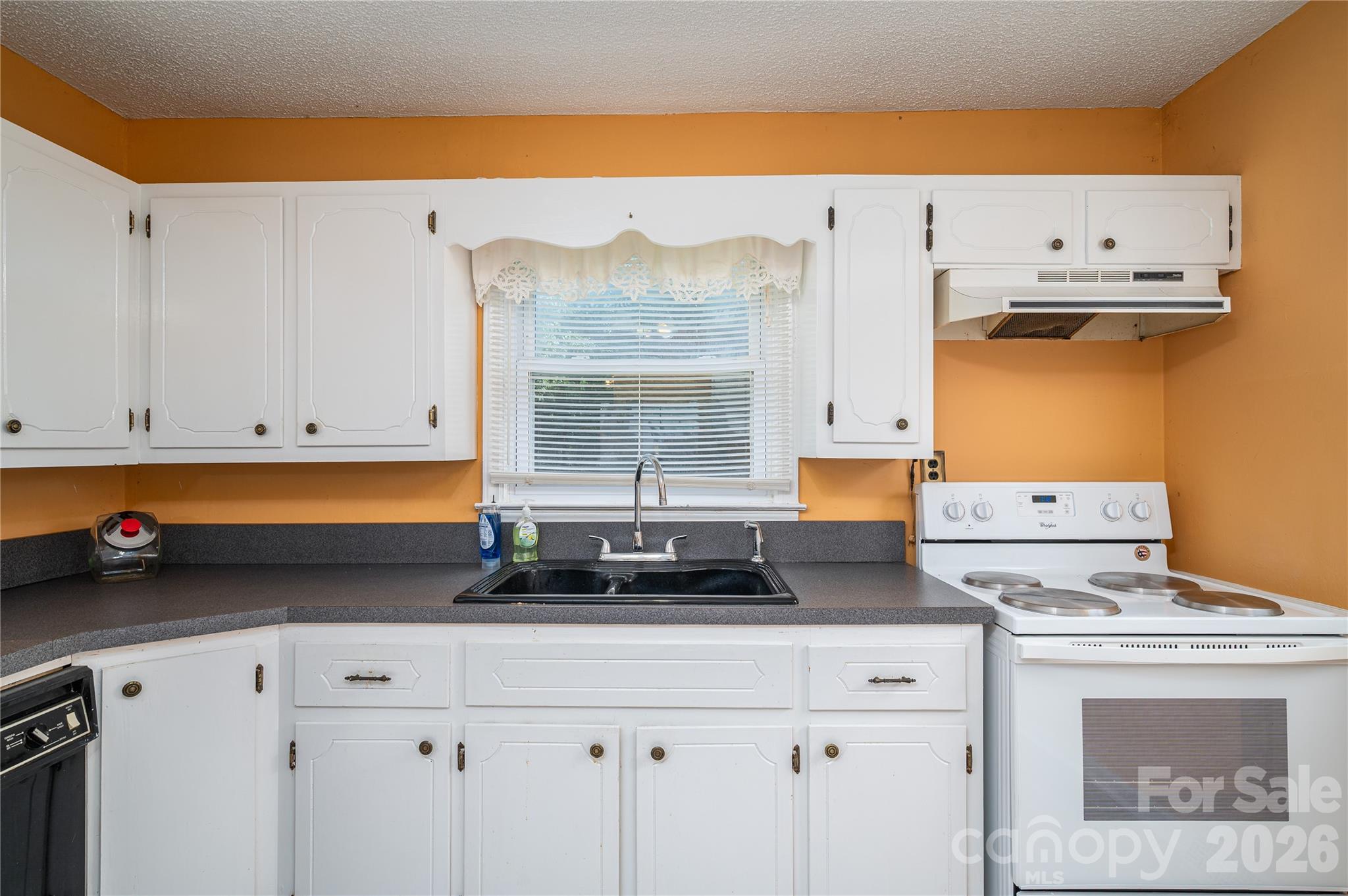 614 W Westview Street — Gastonia