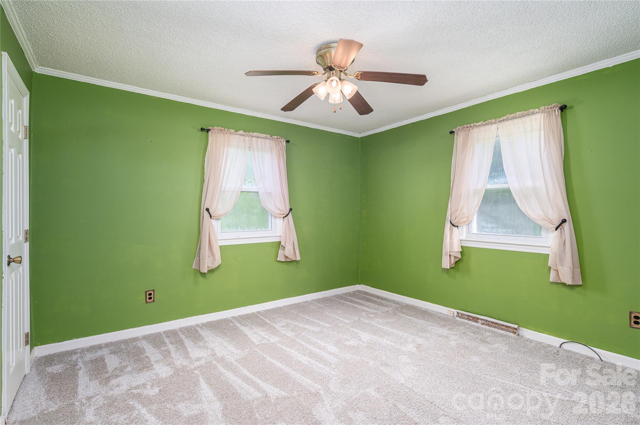 614 W Westview Street — Gastonia