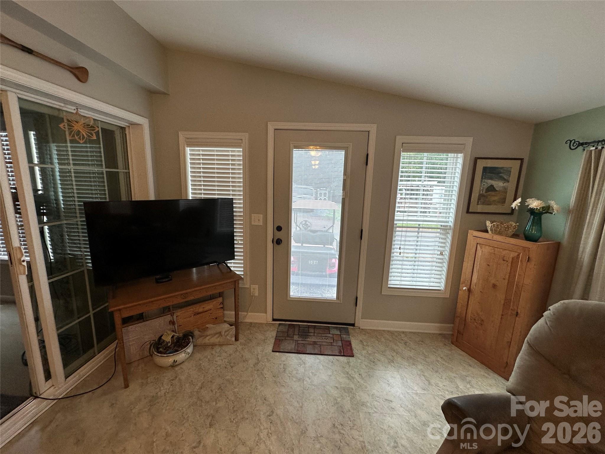 108 Hummingbird Circle — New London