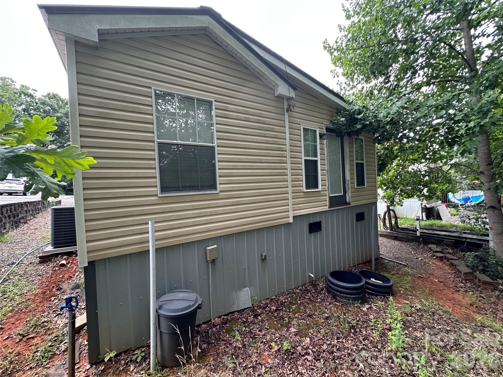 108 Hummingbird Circle — New London