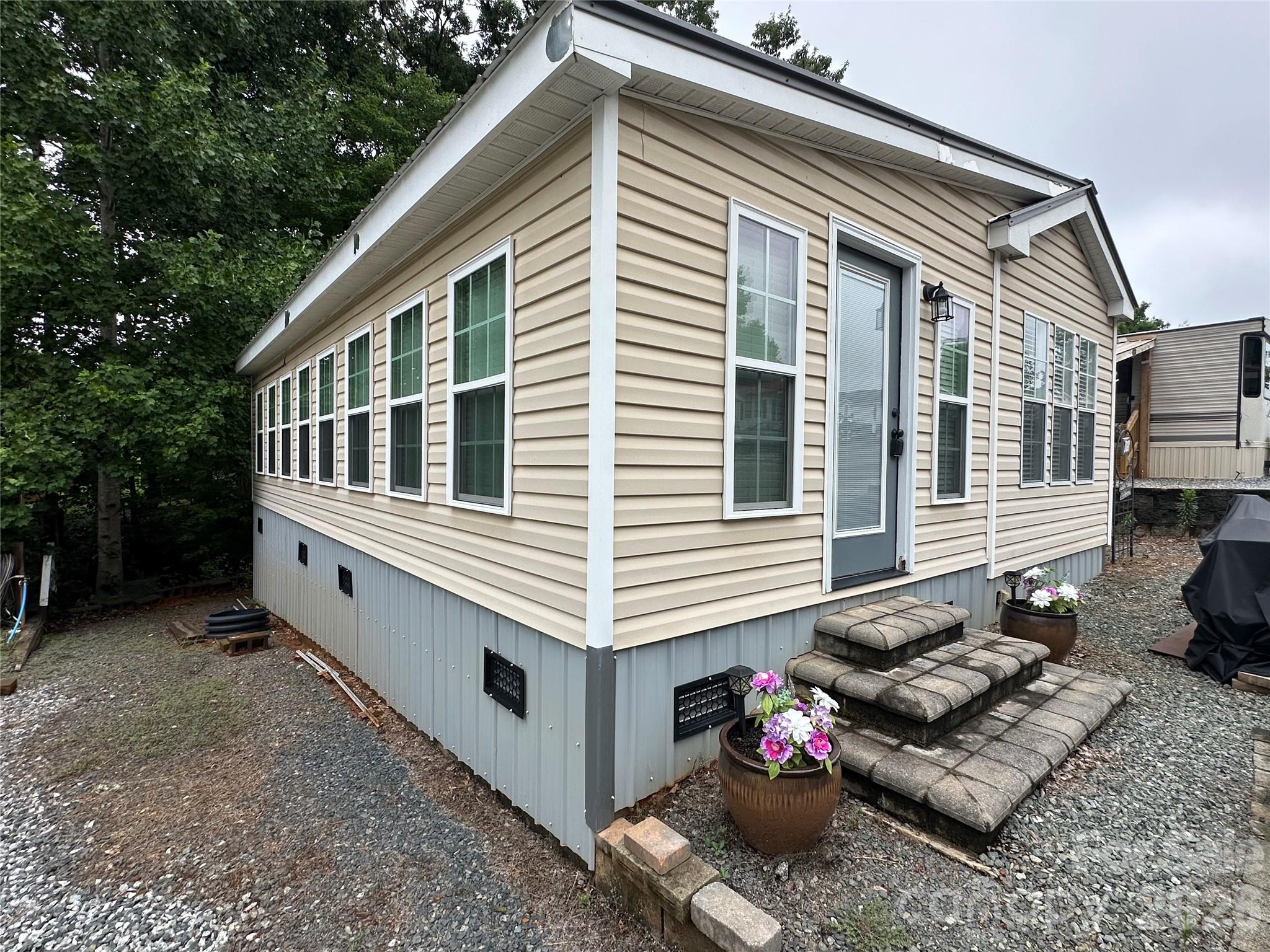 108 Hummingbird Circle — New London