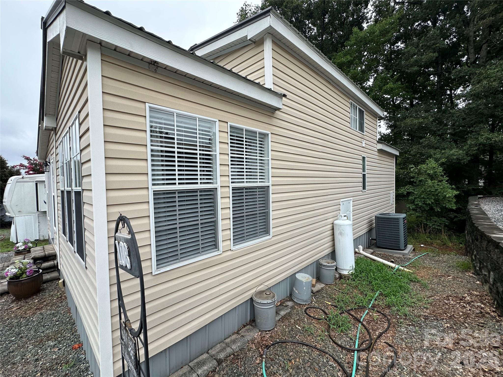 108 Hummingbird Circle — New London