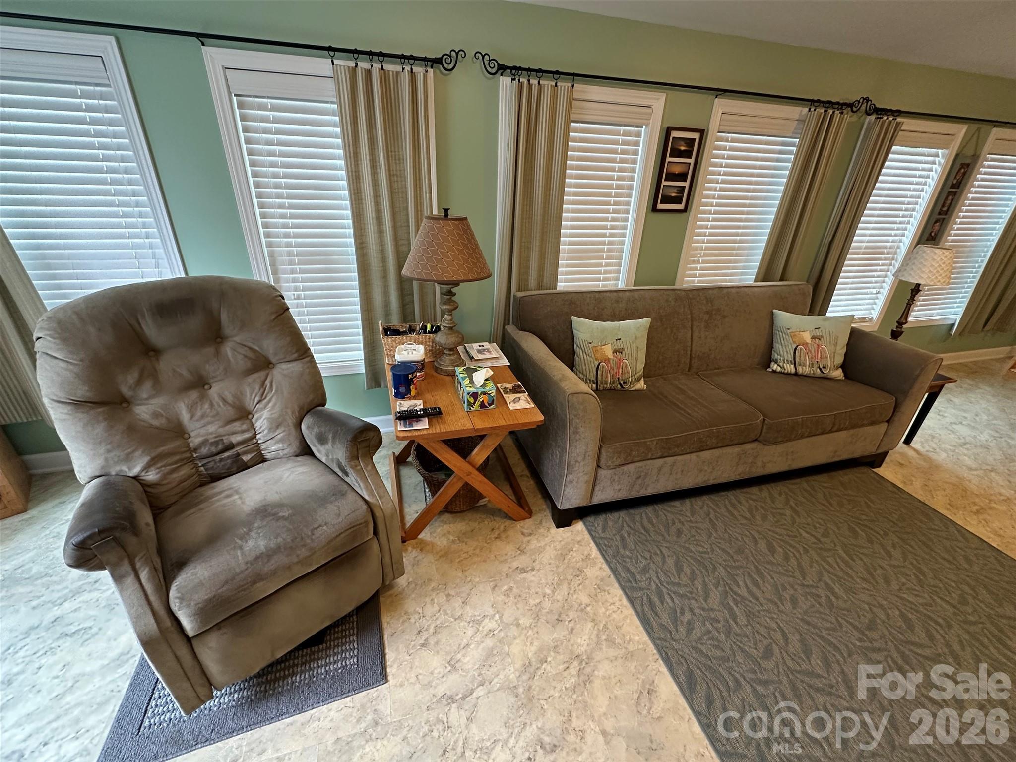 108 Hummingbird Circle — New London