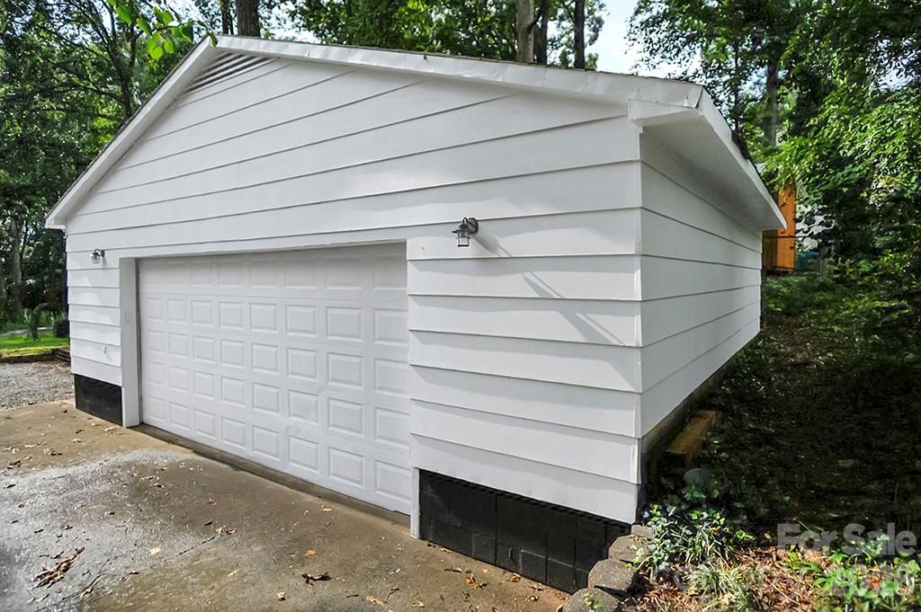 602 Holly Circle — Mount Holly