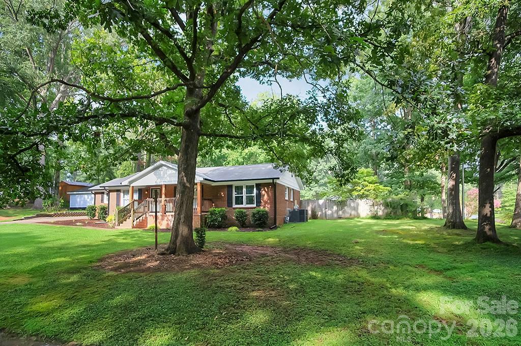 602 Holly Circle — Mount Holly