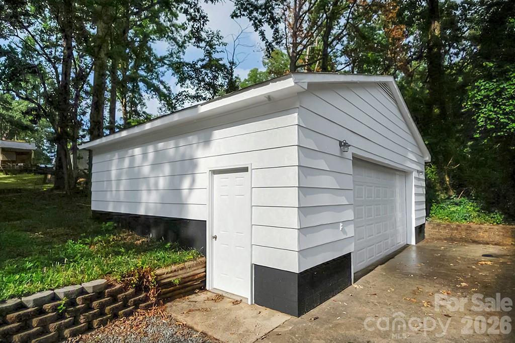 602 Holly Circle — Mount Holly