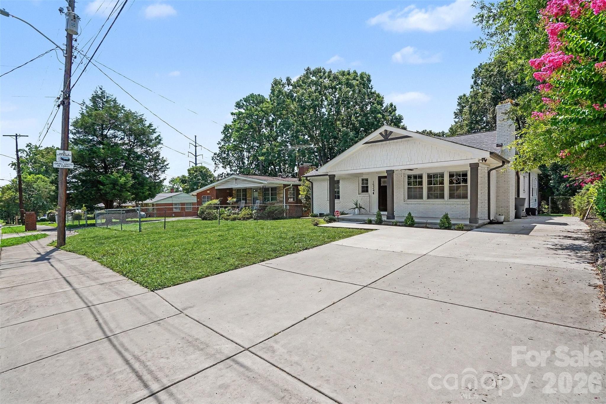 1524 Newcastle Street — Charlotte