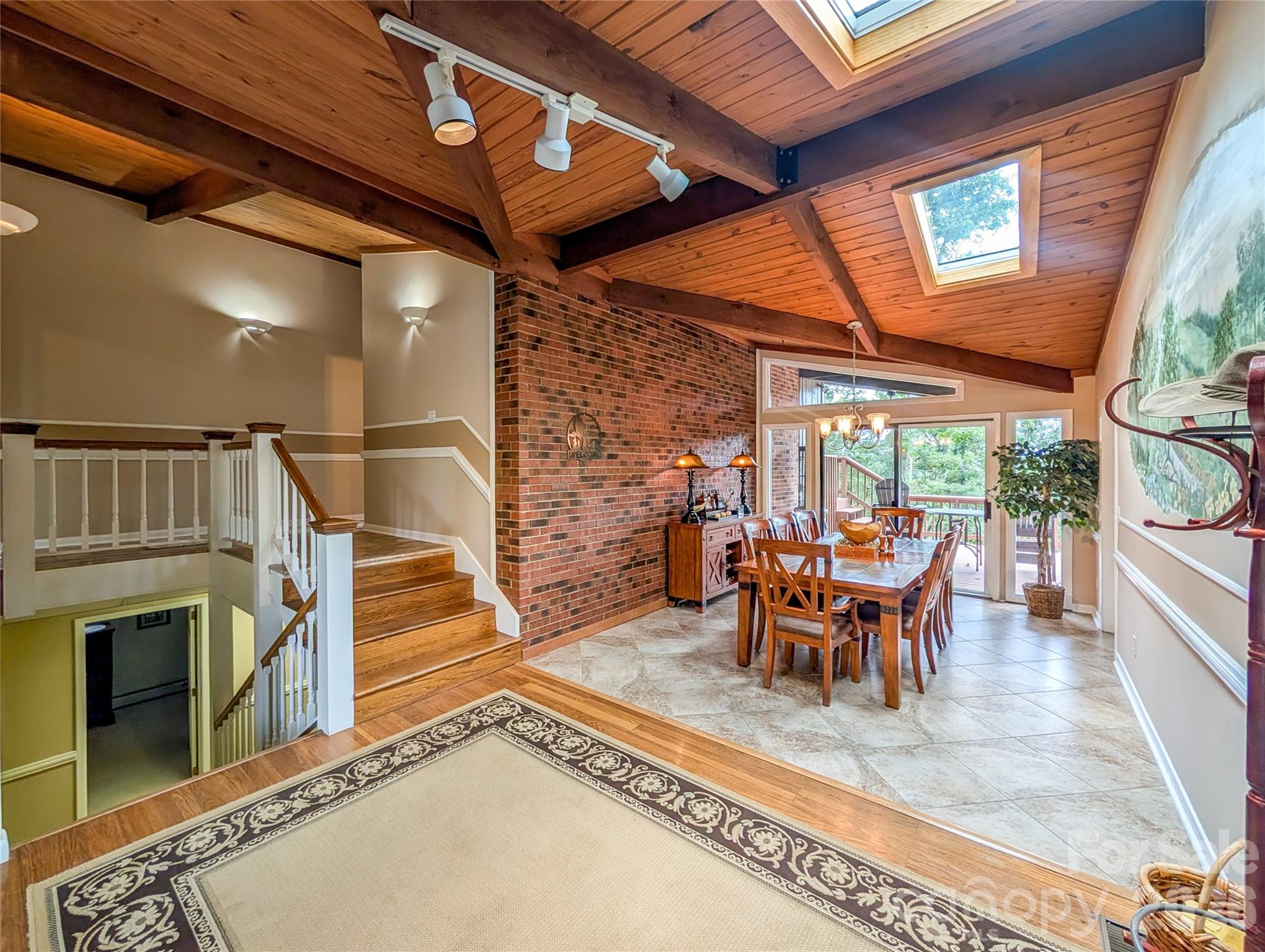 520 Washburn Road — Spruce Pine