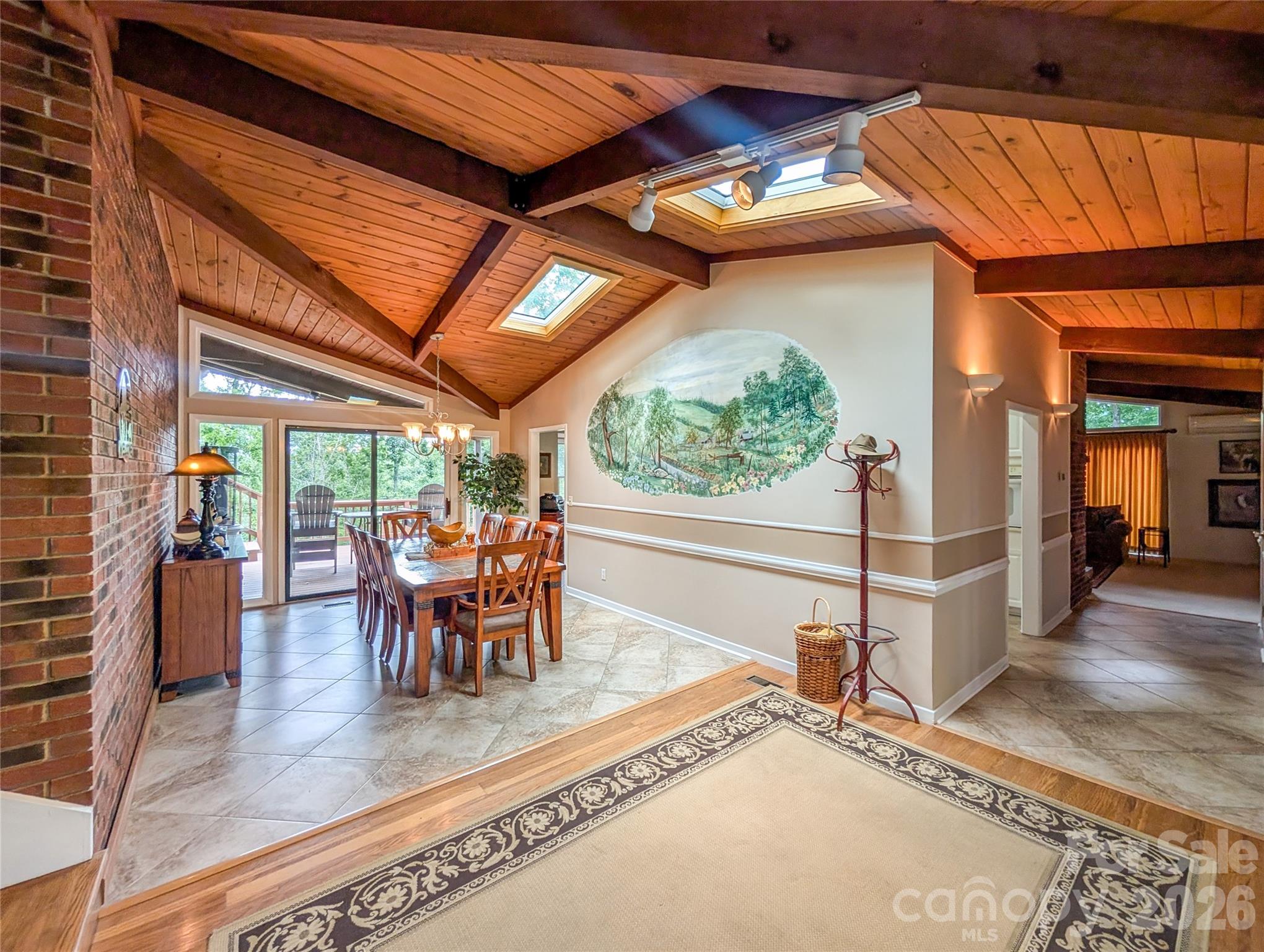 520 Washburn Road — Spruce Pine