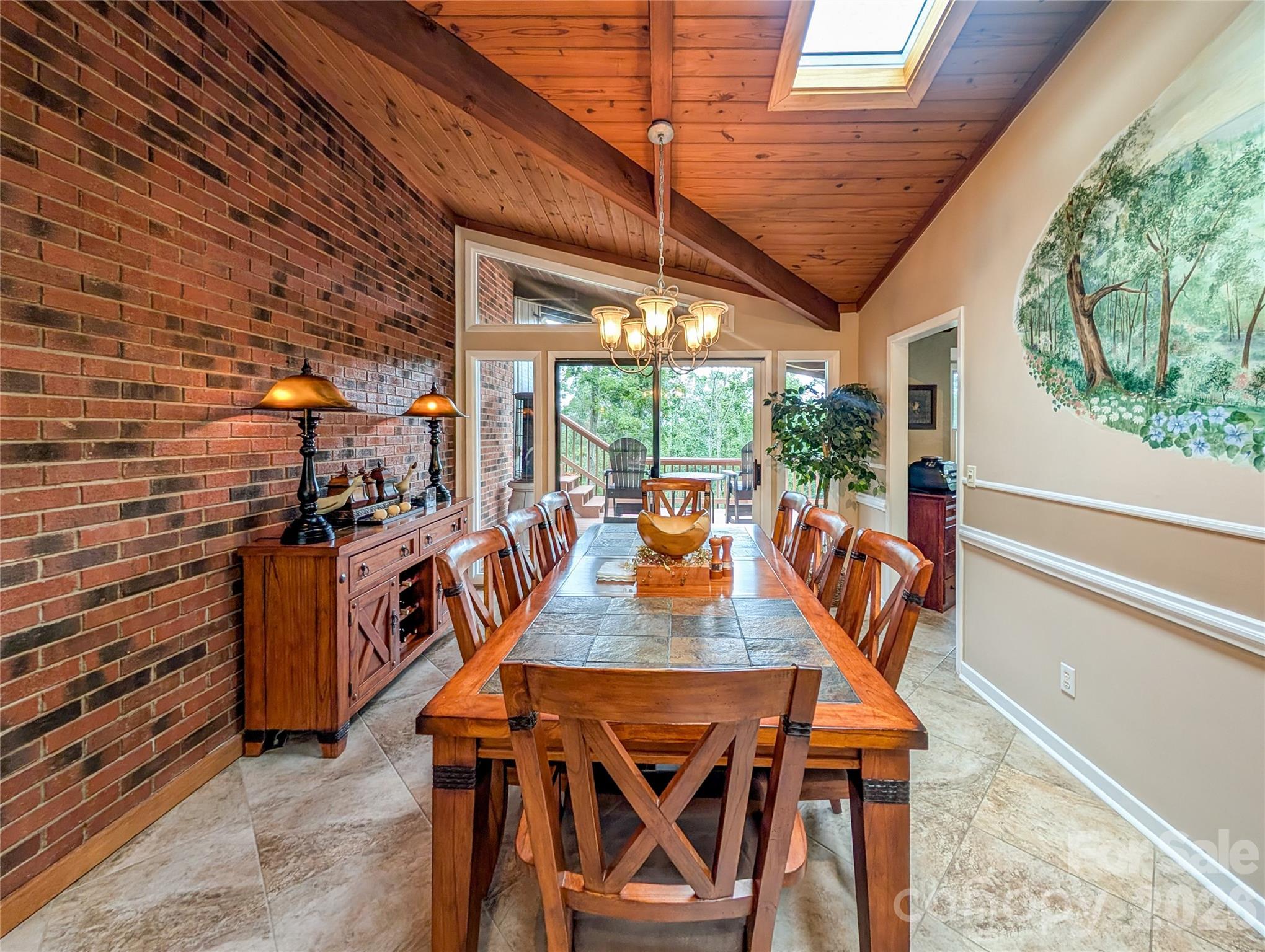 520 Washburn Road — Spruce Pine