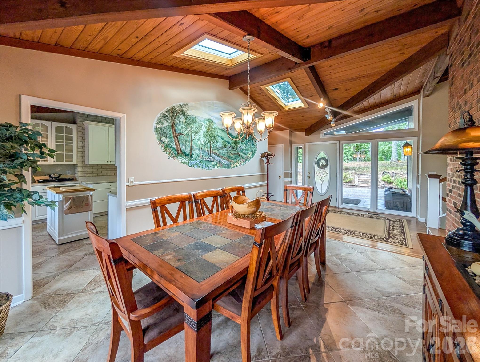 520 Washburn Road — Spruce Pine