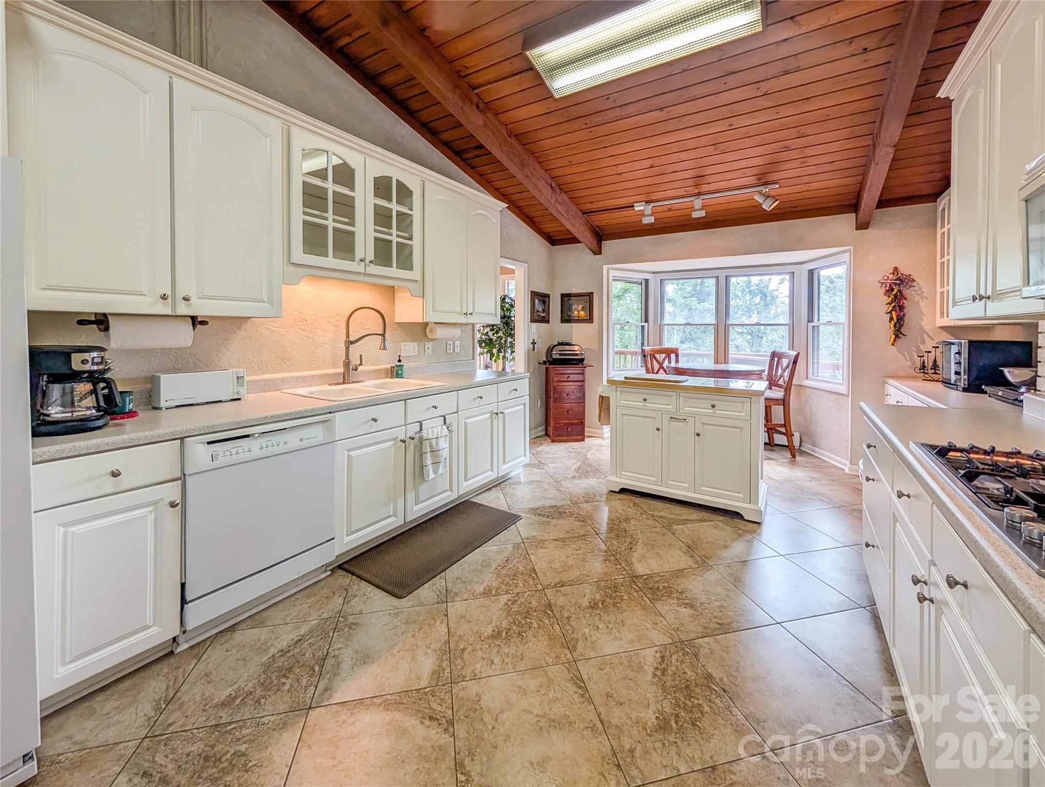 520 Washburn Road — Spruce Pine