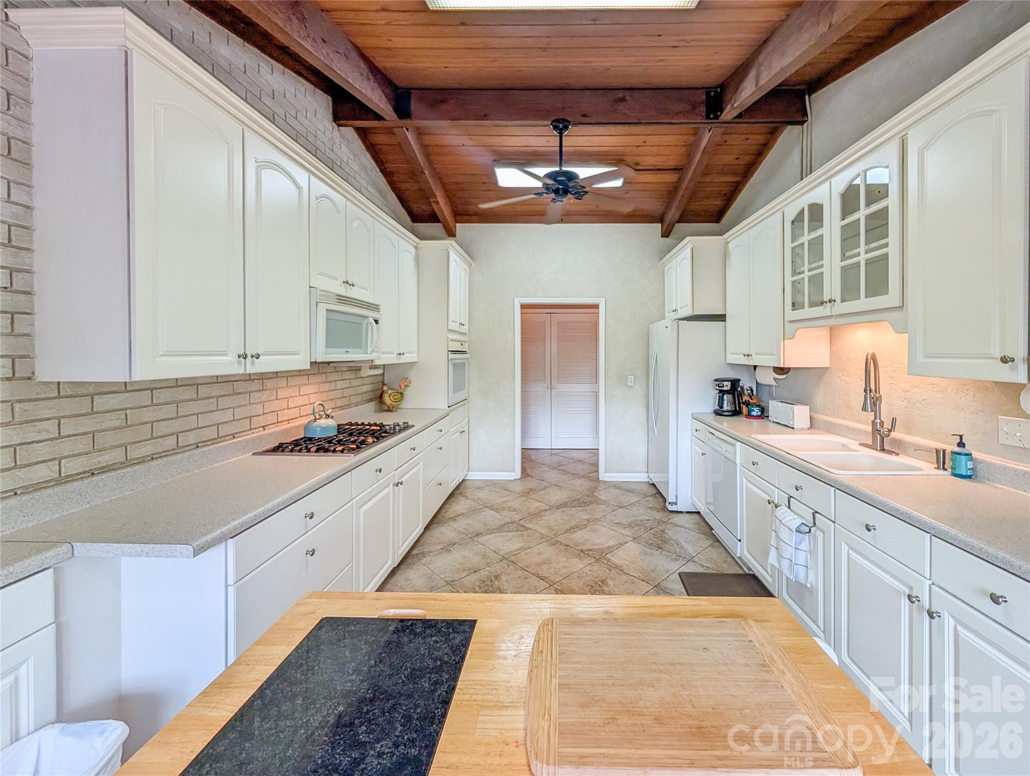 520 Washburn Road — Spruce Pine