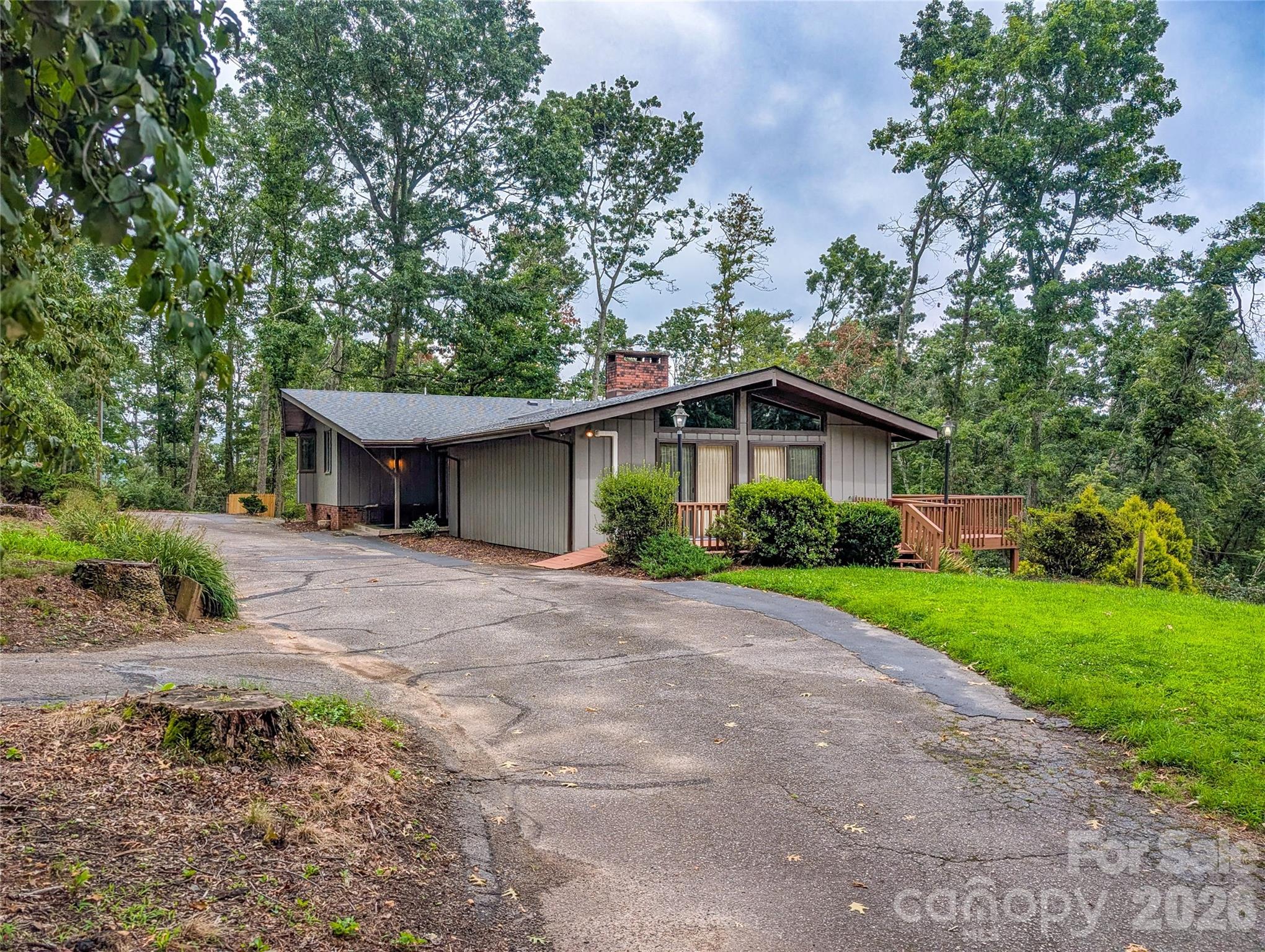 520 Washburn Road — Spruce Pine