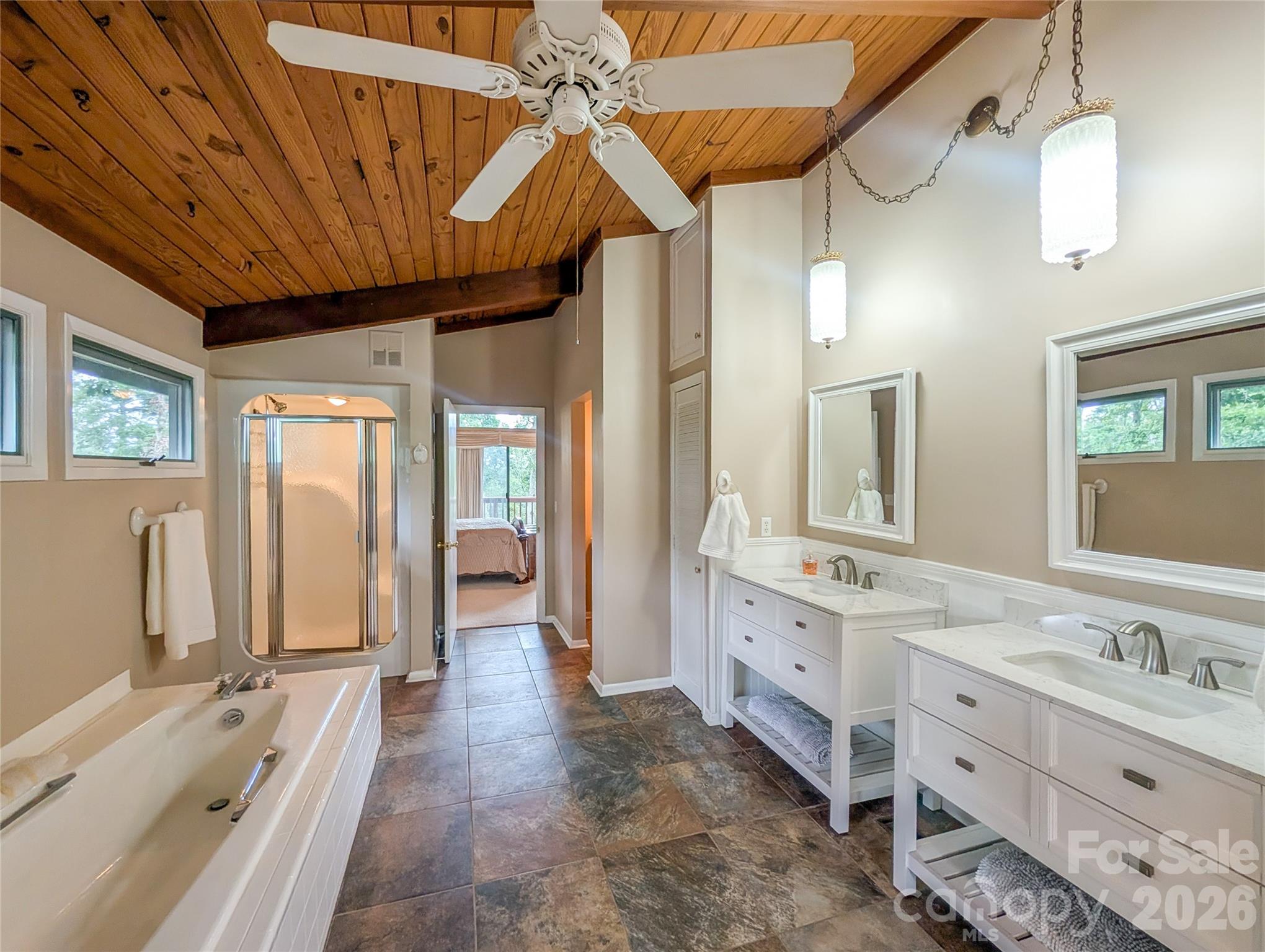 520 Washburn Road — Spruce Pine