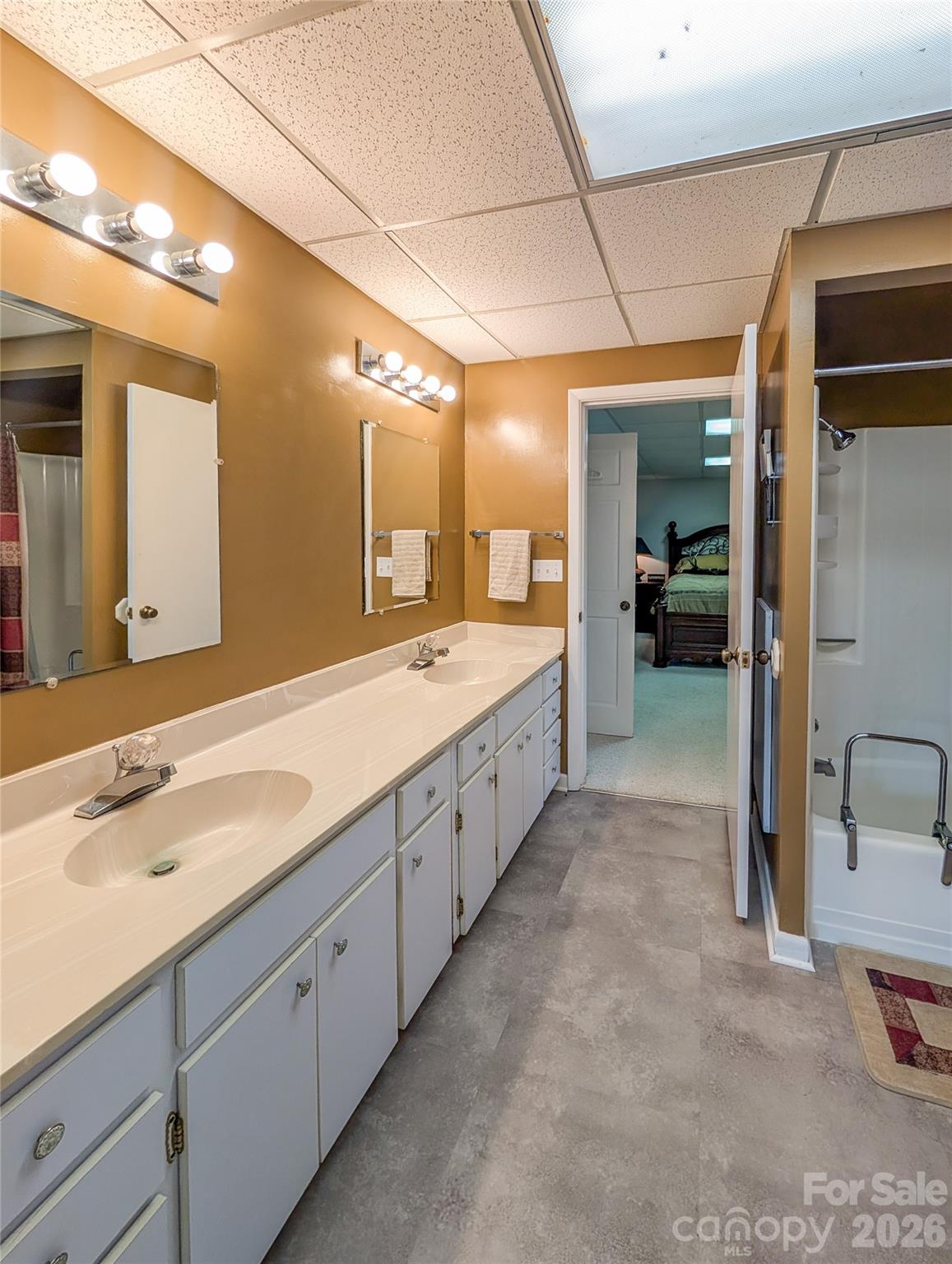 520 Washburn Road — Spruce Pine