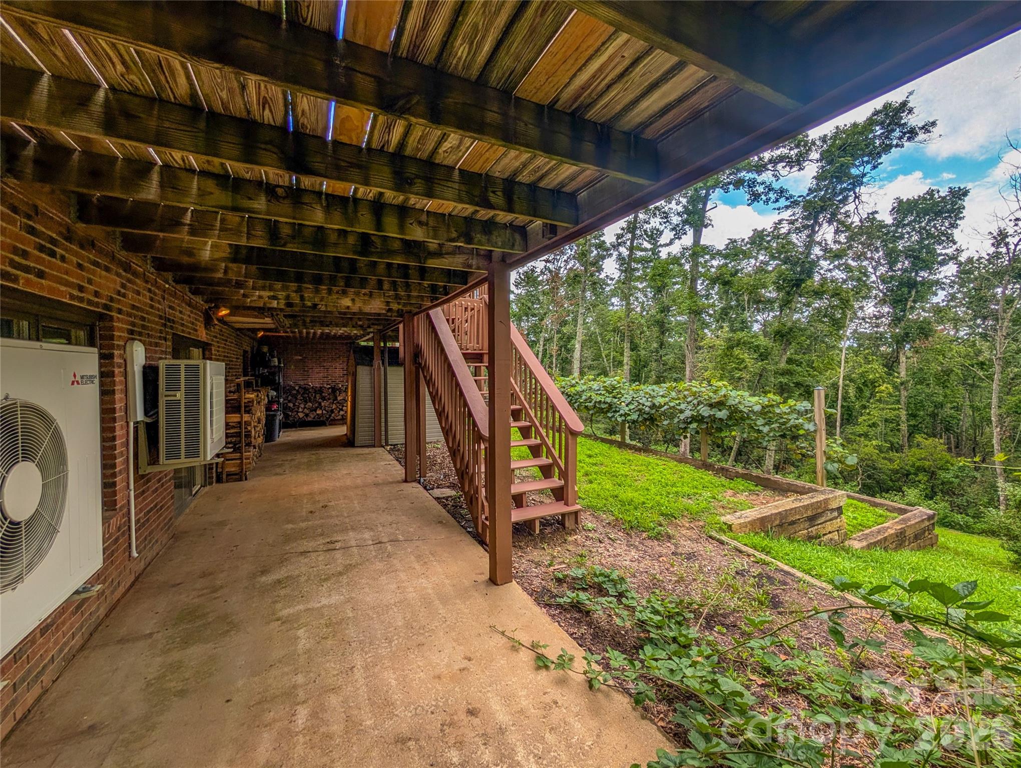 520 Washburn Road — Spruce Pine