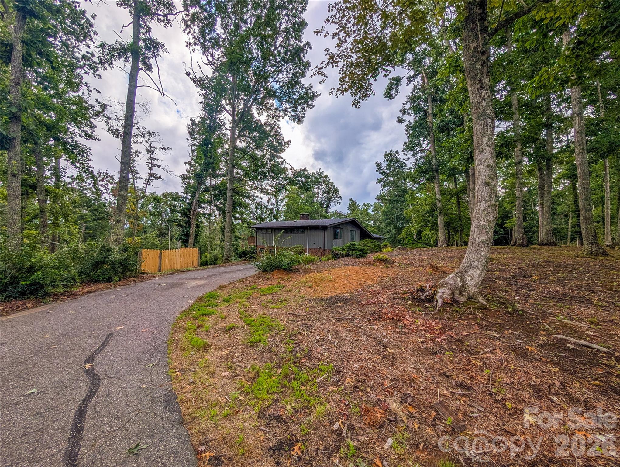 520 Washburn Road — Spruce Pine