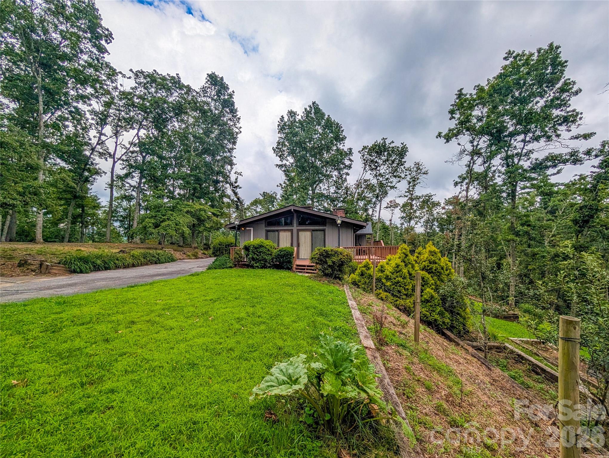 520 Washburn Road — Spruce Pine