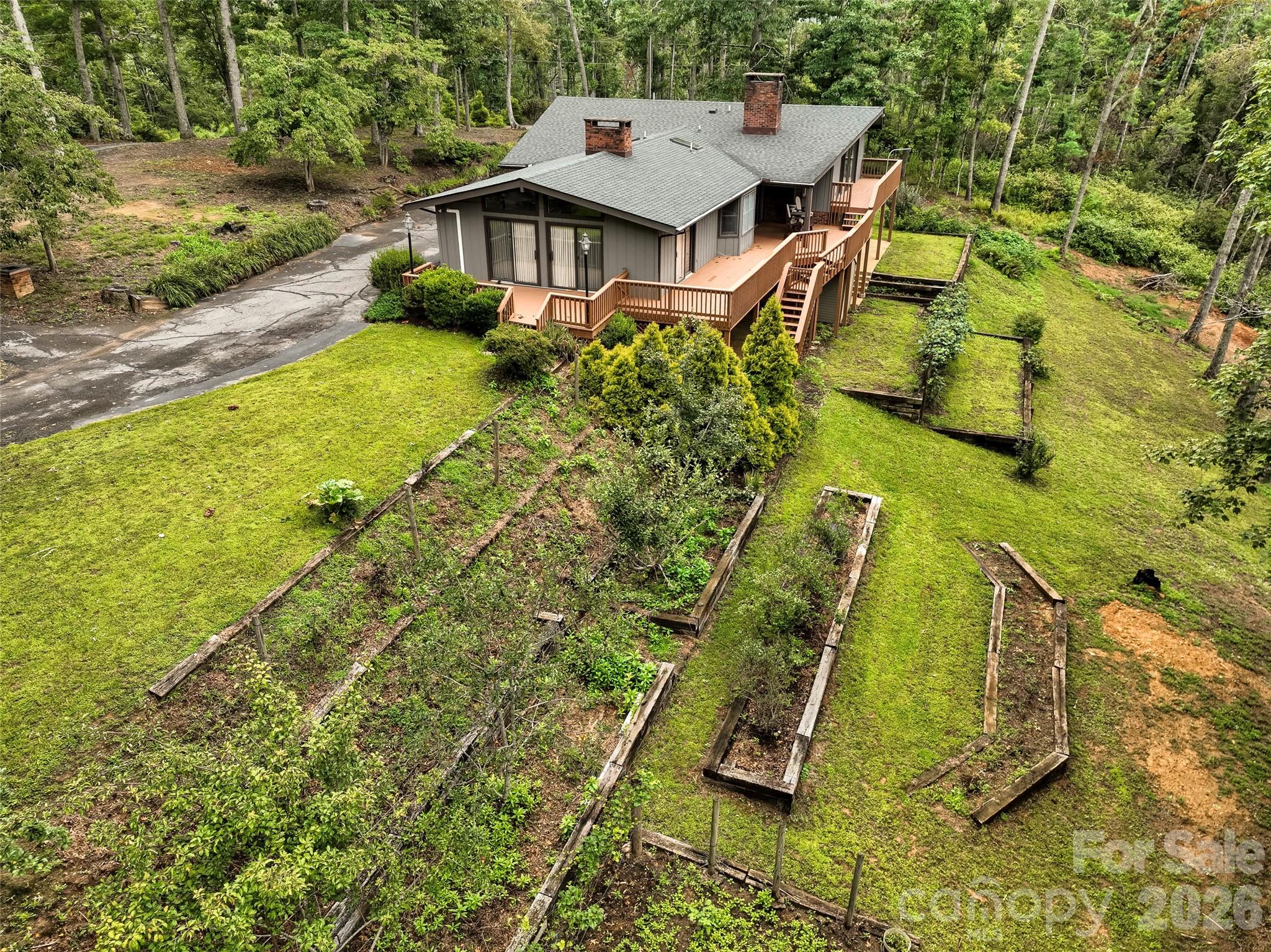 520 Washburn Road — Spruce Pine