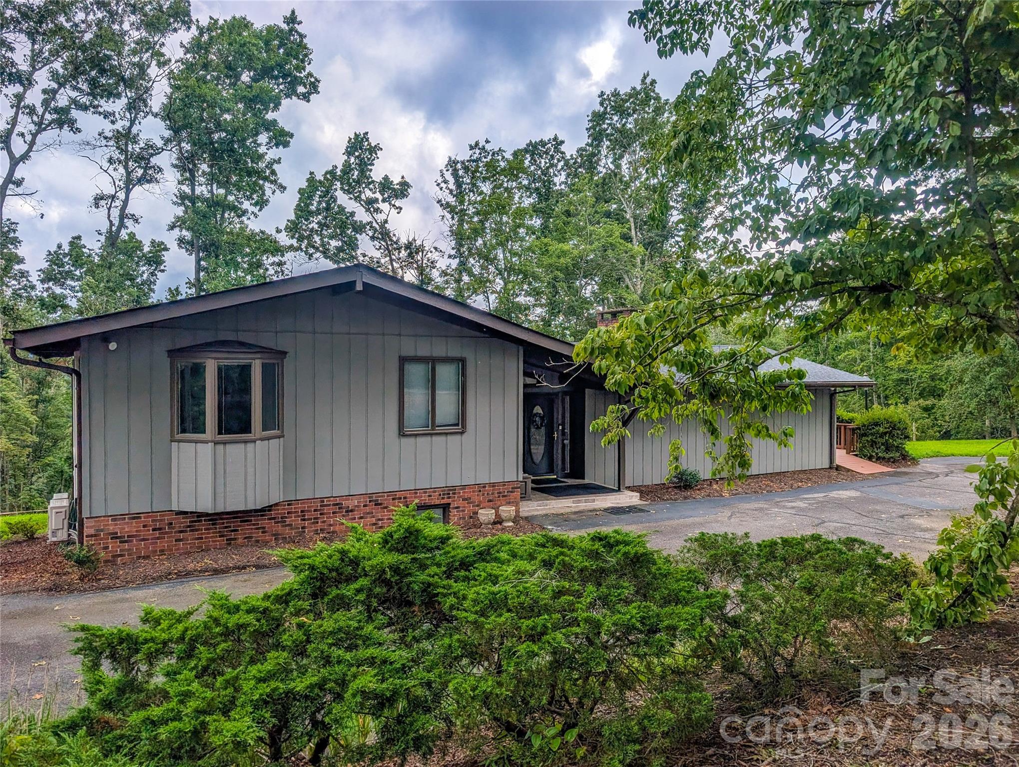 520 Washburn Road — Spruce Pine