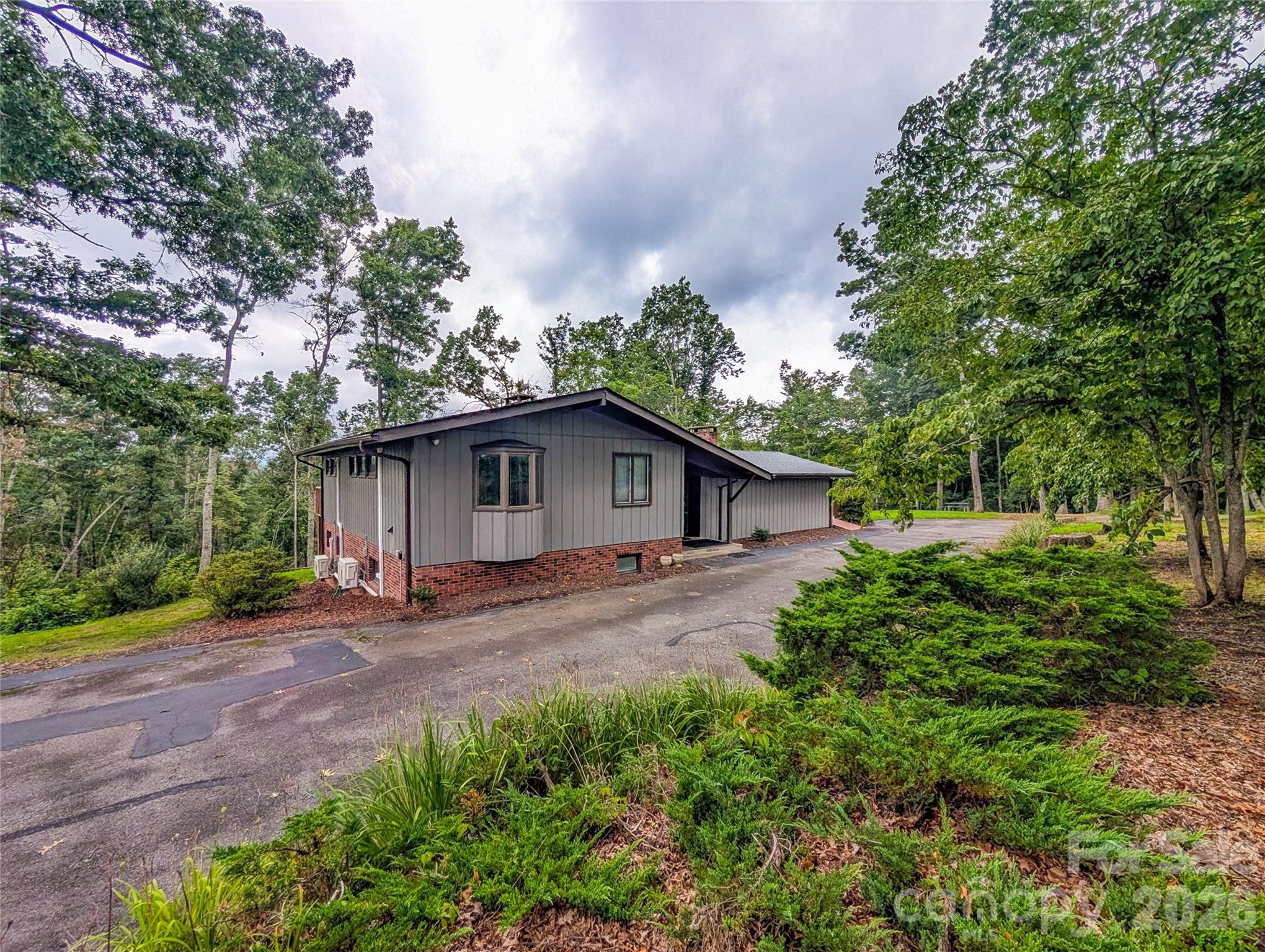 520 Washburn Road — Spruce Pine