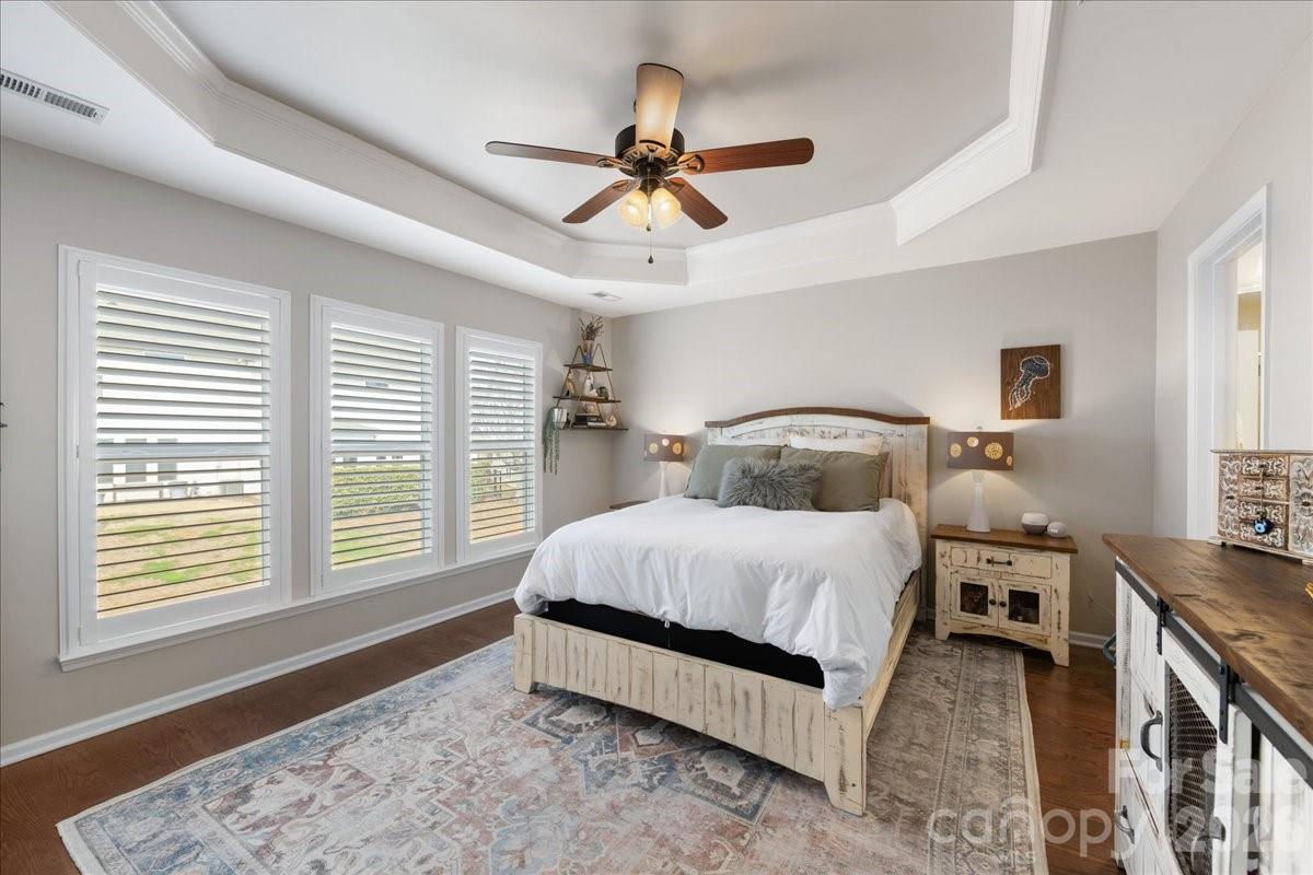 2434 Royal York Avenue — Charlotte