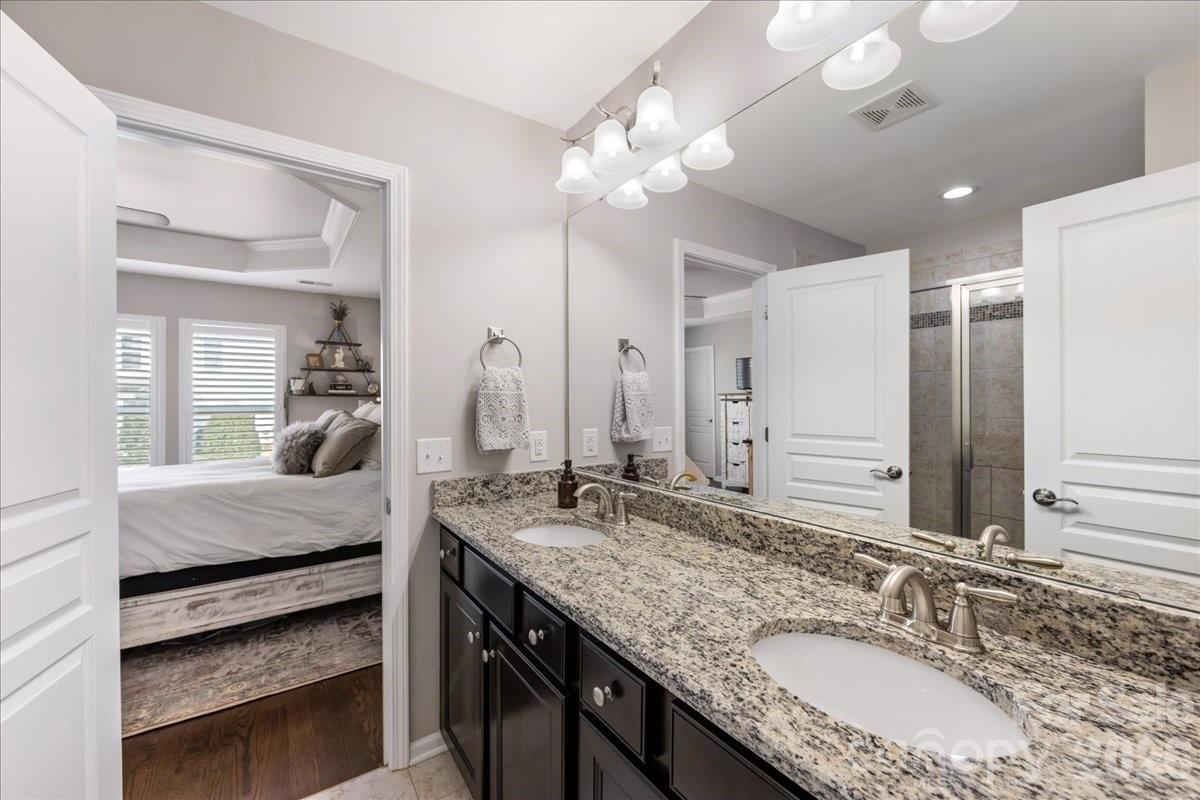 2434 Royal York Avenue — Charlotte