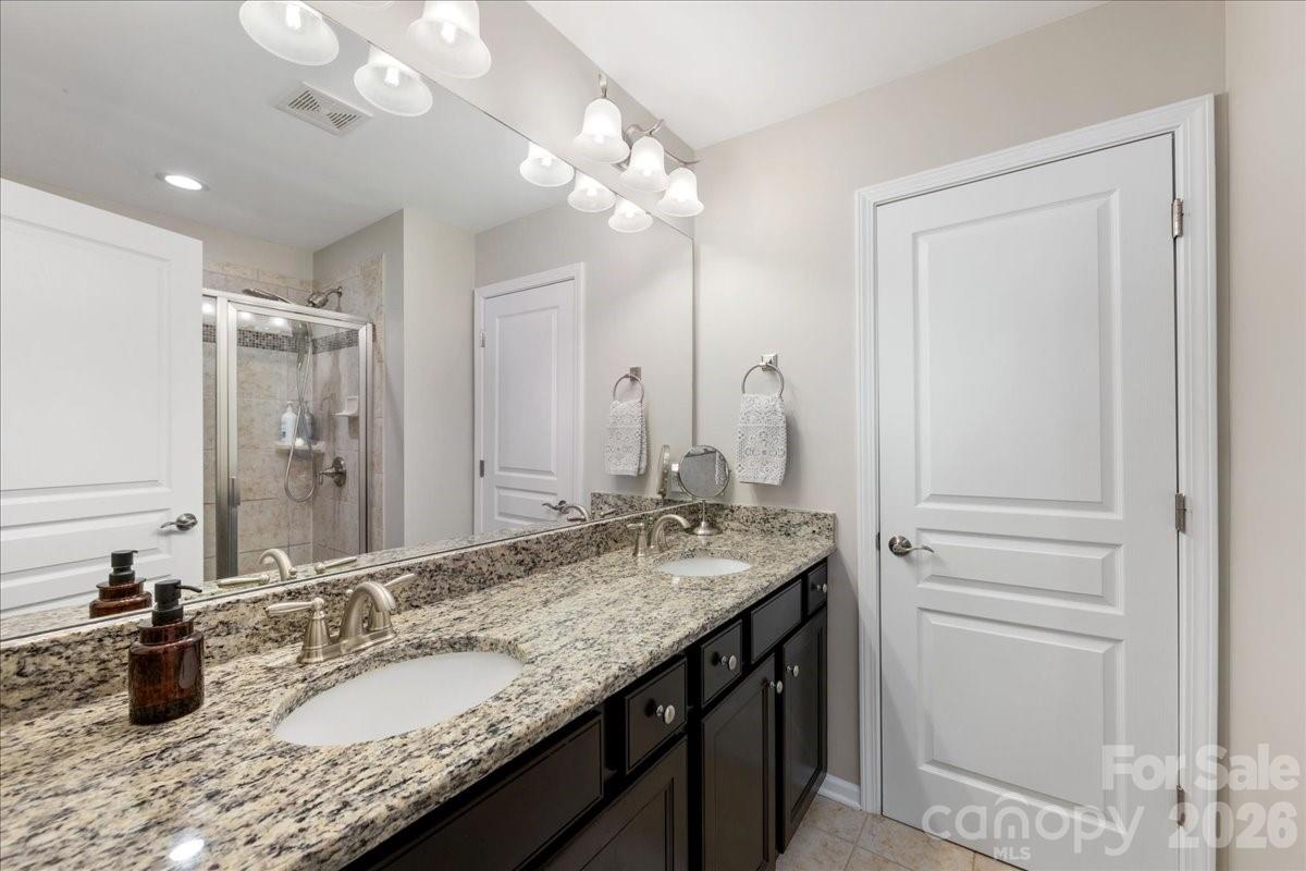 2434 Royal York Avenue — Charlotte