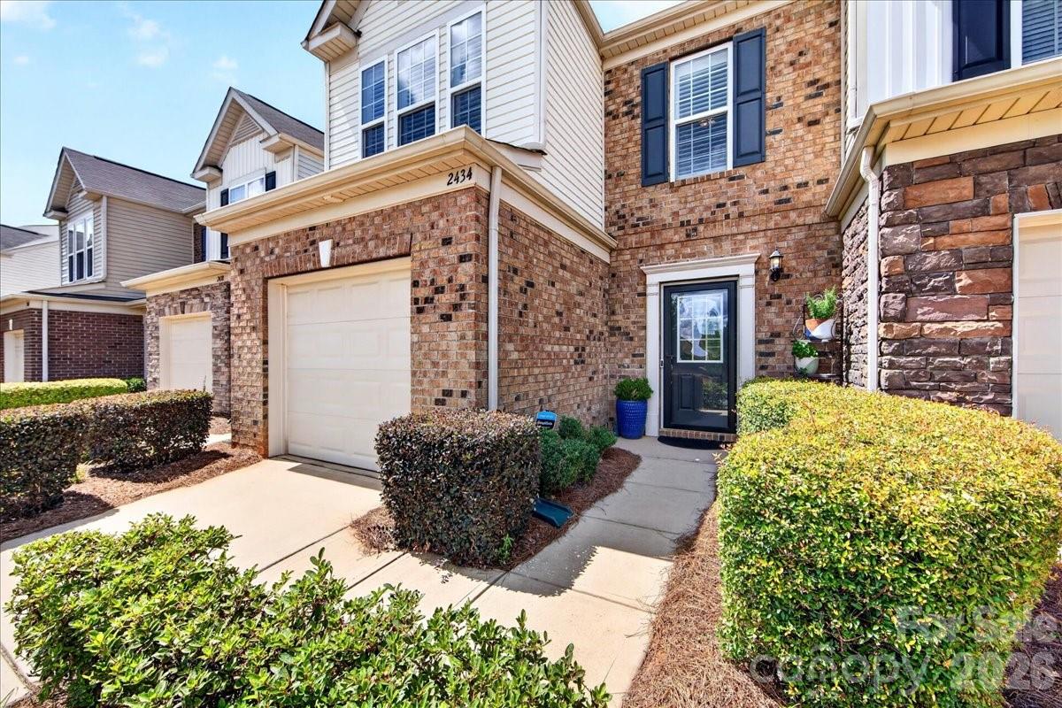 2434 Royal York Avenue — Charlotte
