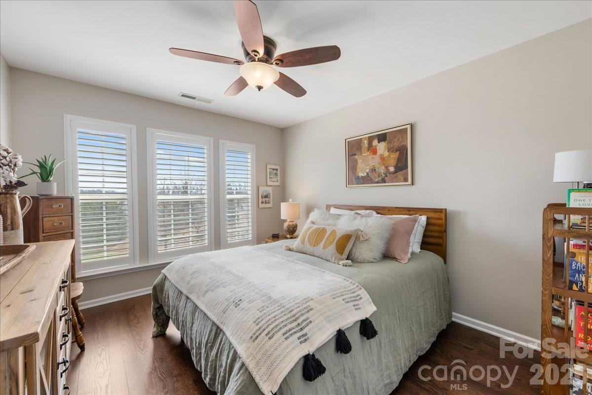 2434 Royal York Avenue — Charlotte