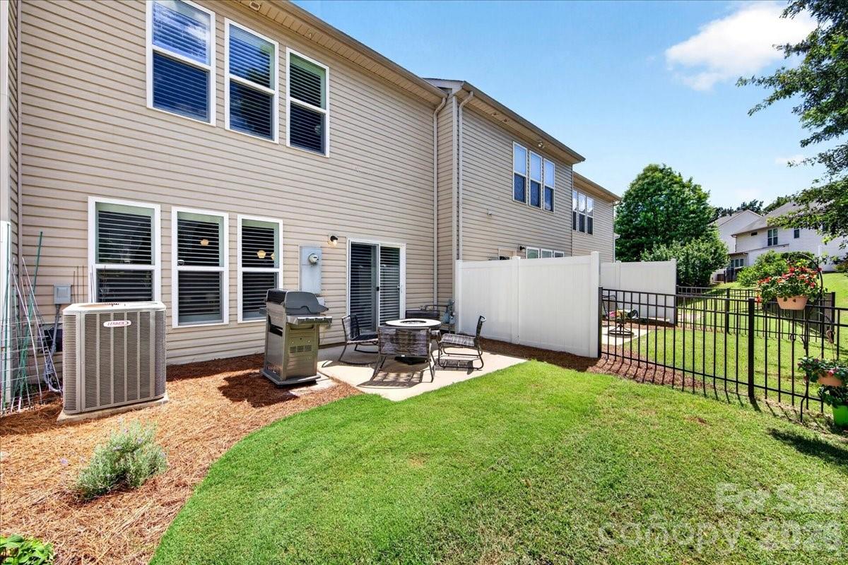 2434 Royal York Avenue — Charlotte