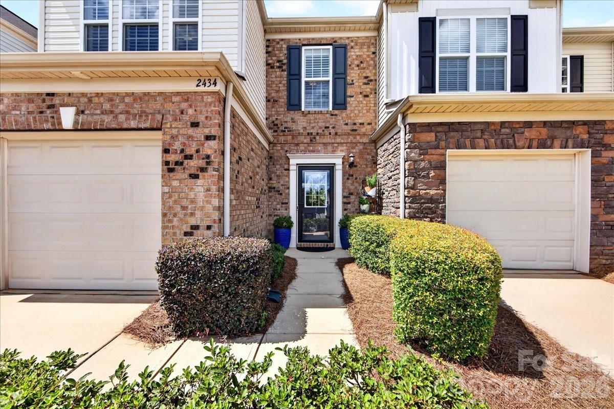 2434 Royal York Avenue — Charlotte