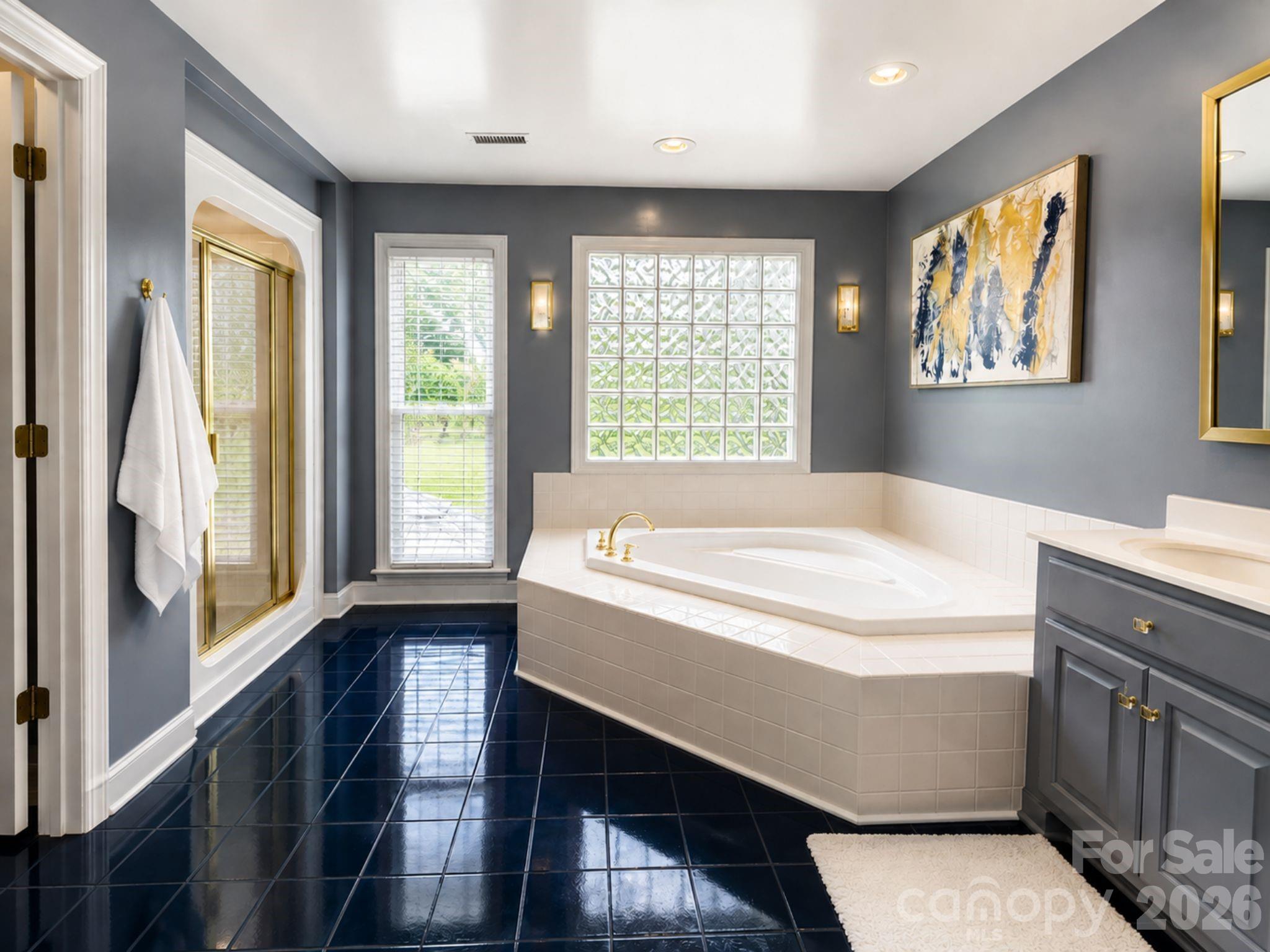4215 3rd Street NW — Hickory