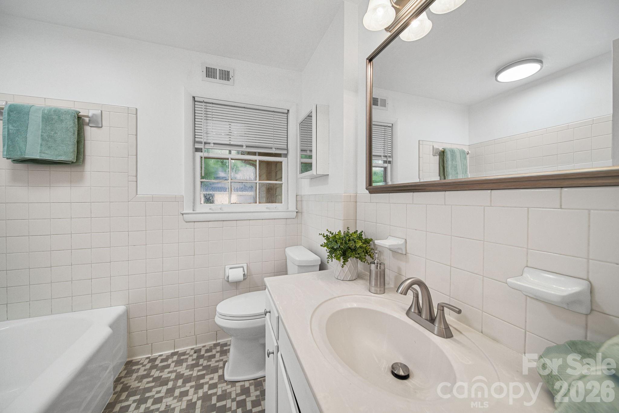 1210 Crescent Avenue — Gastonia