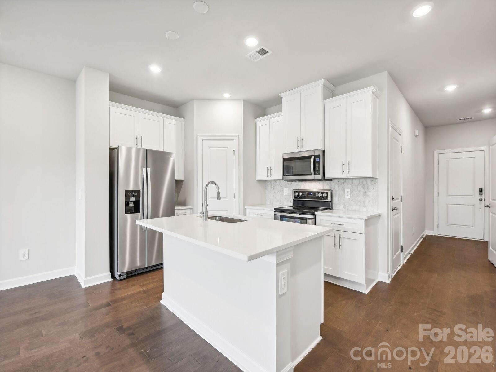 9041 Foggy Brook Loop — Charlotte