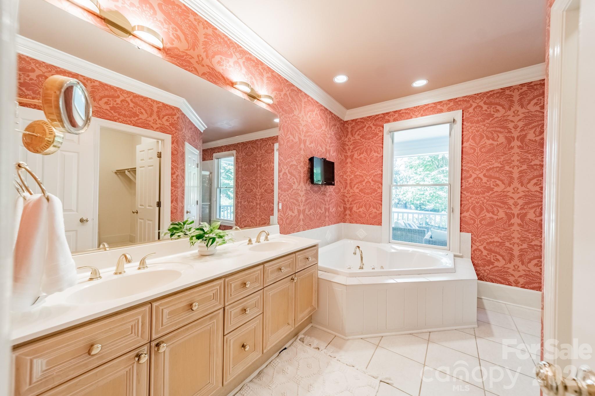 304 S Canterbury Road — Charlotte